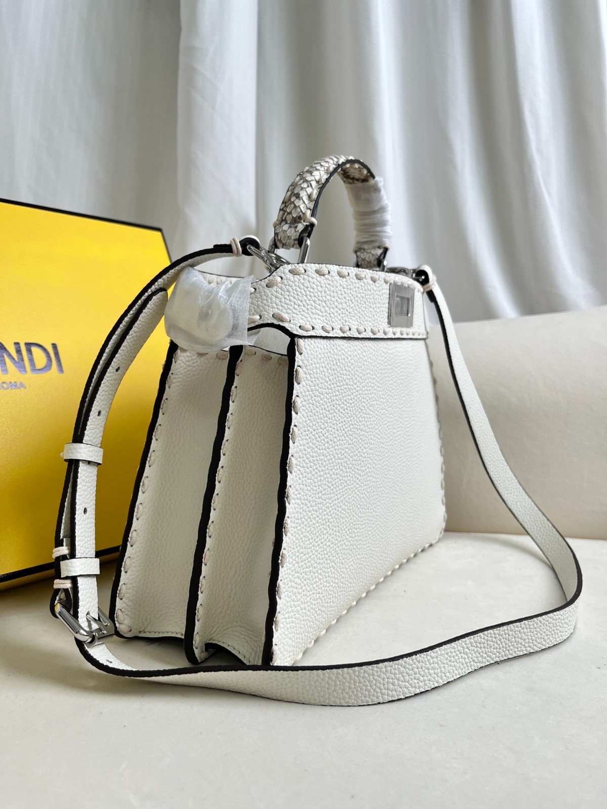 017 108123316 size 27x9.5x21cm