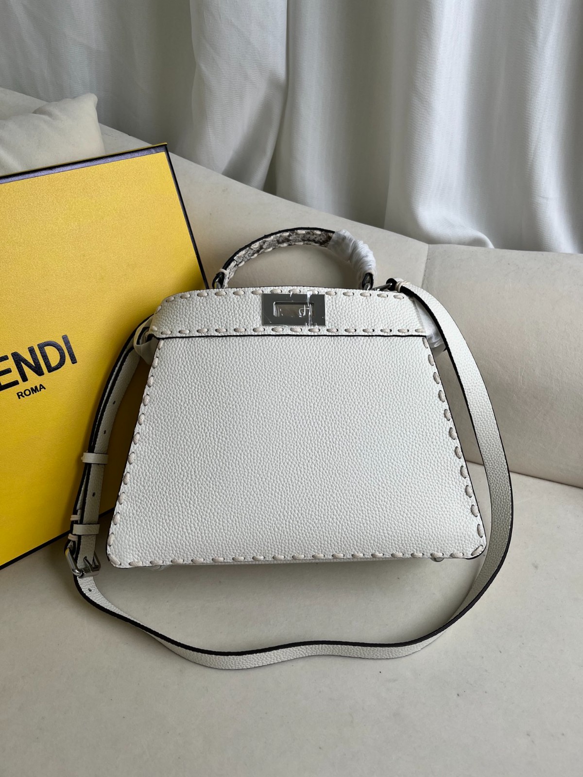 017 108123316 size 27x9.5x21cm