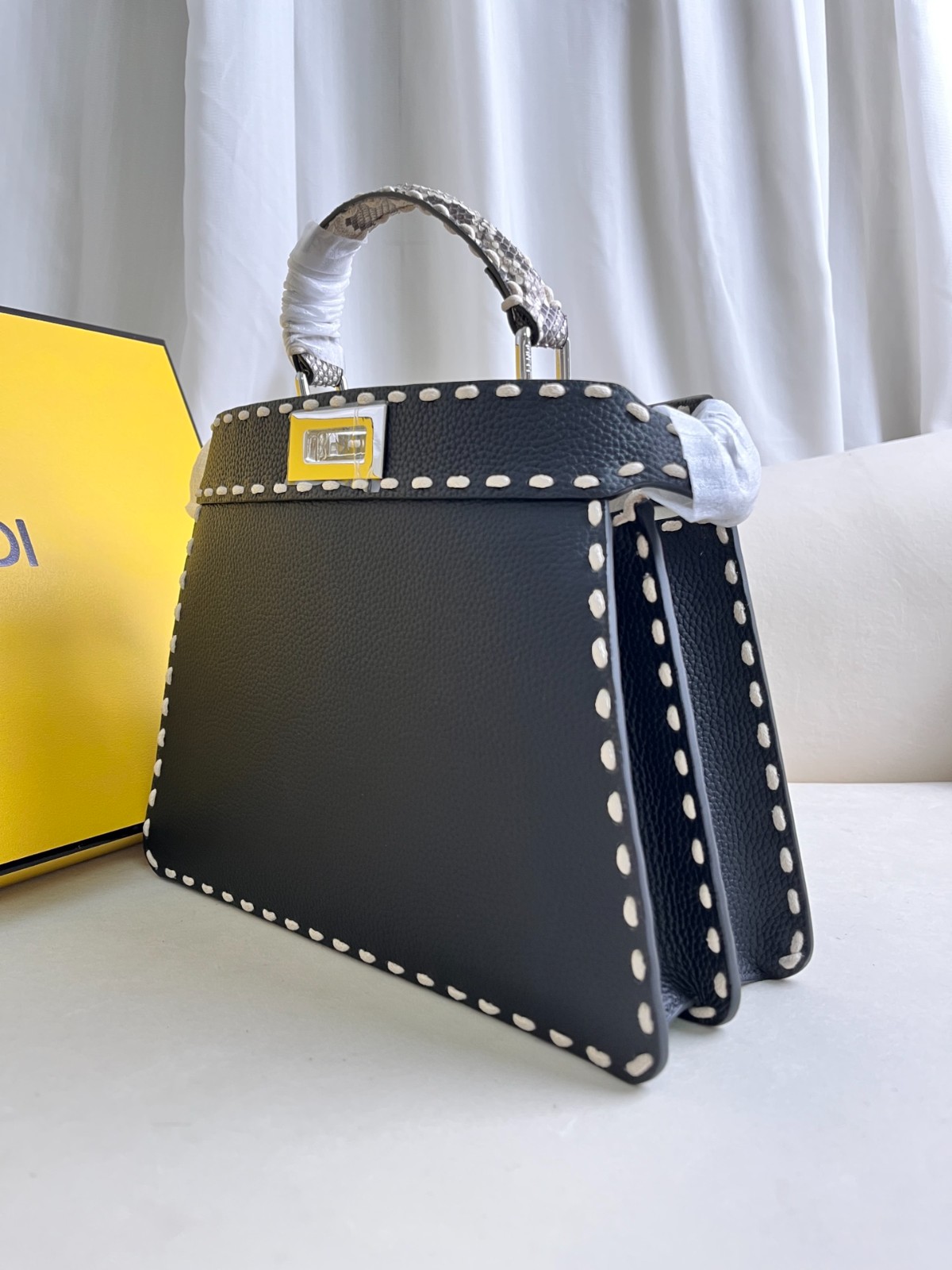 016 108123316 size 27x9.5x21cm