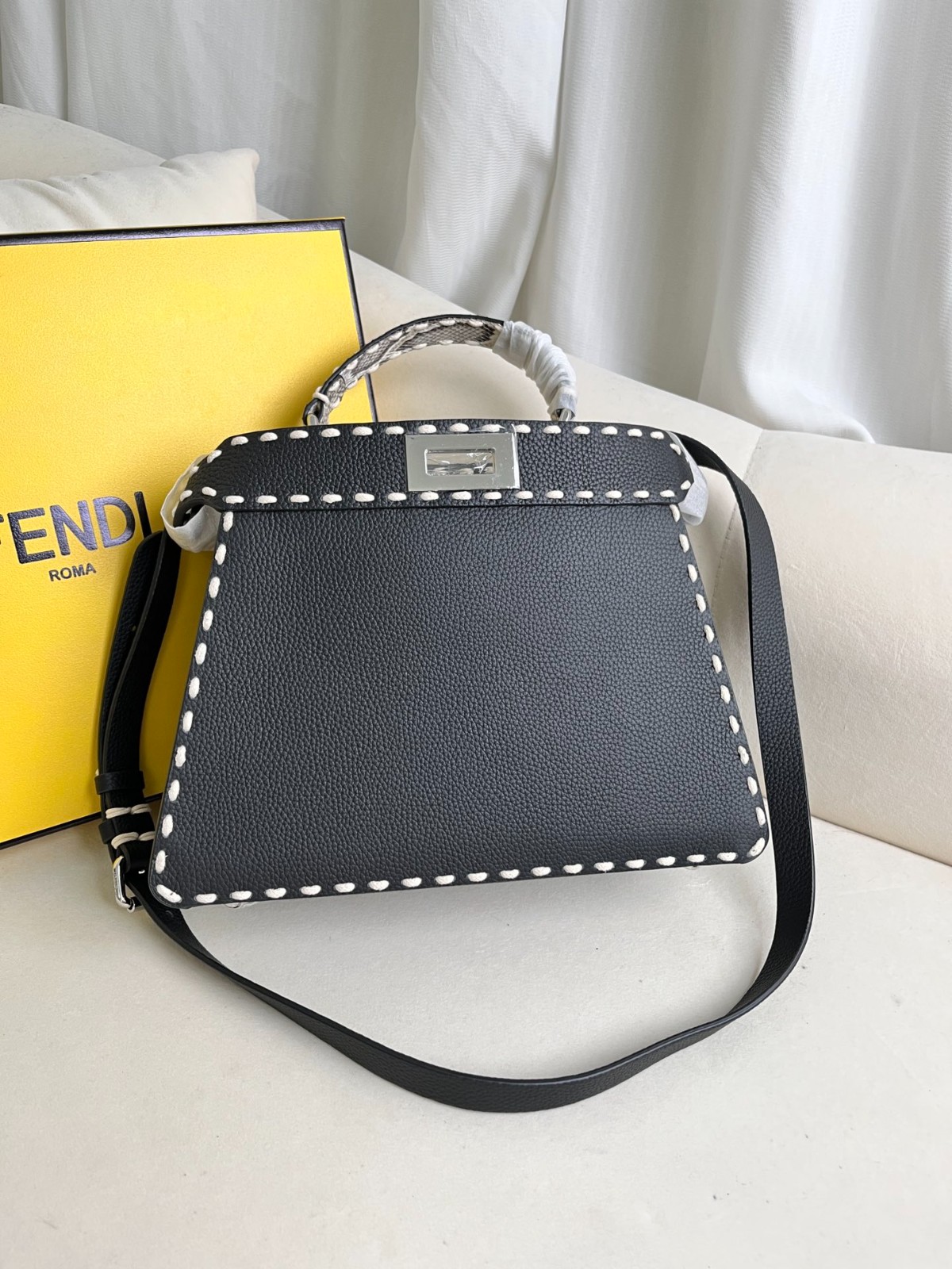 016 108123316 size 27x9.5x21cm