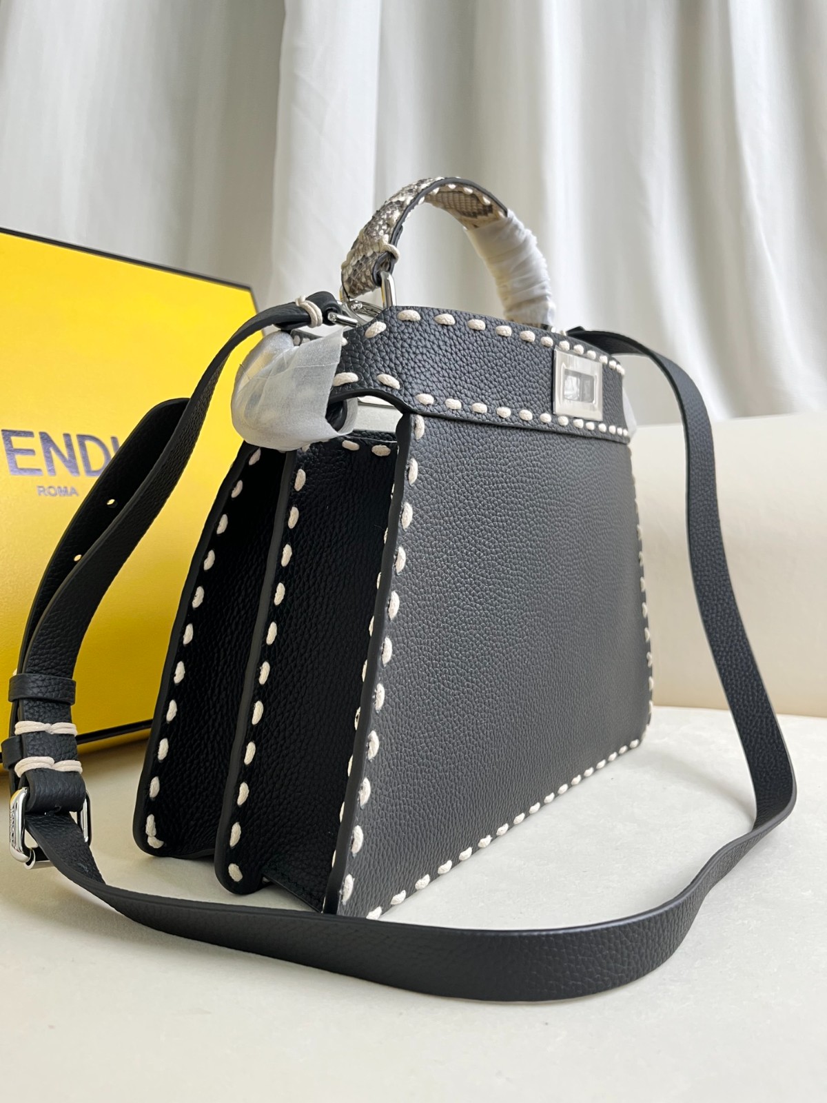 016 108123316 size 27x9.5x21cm