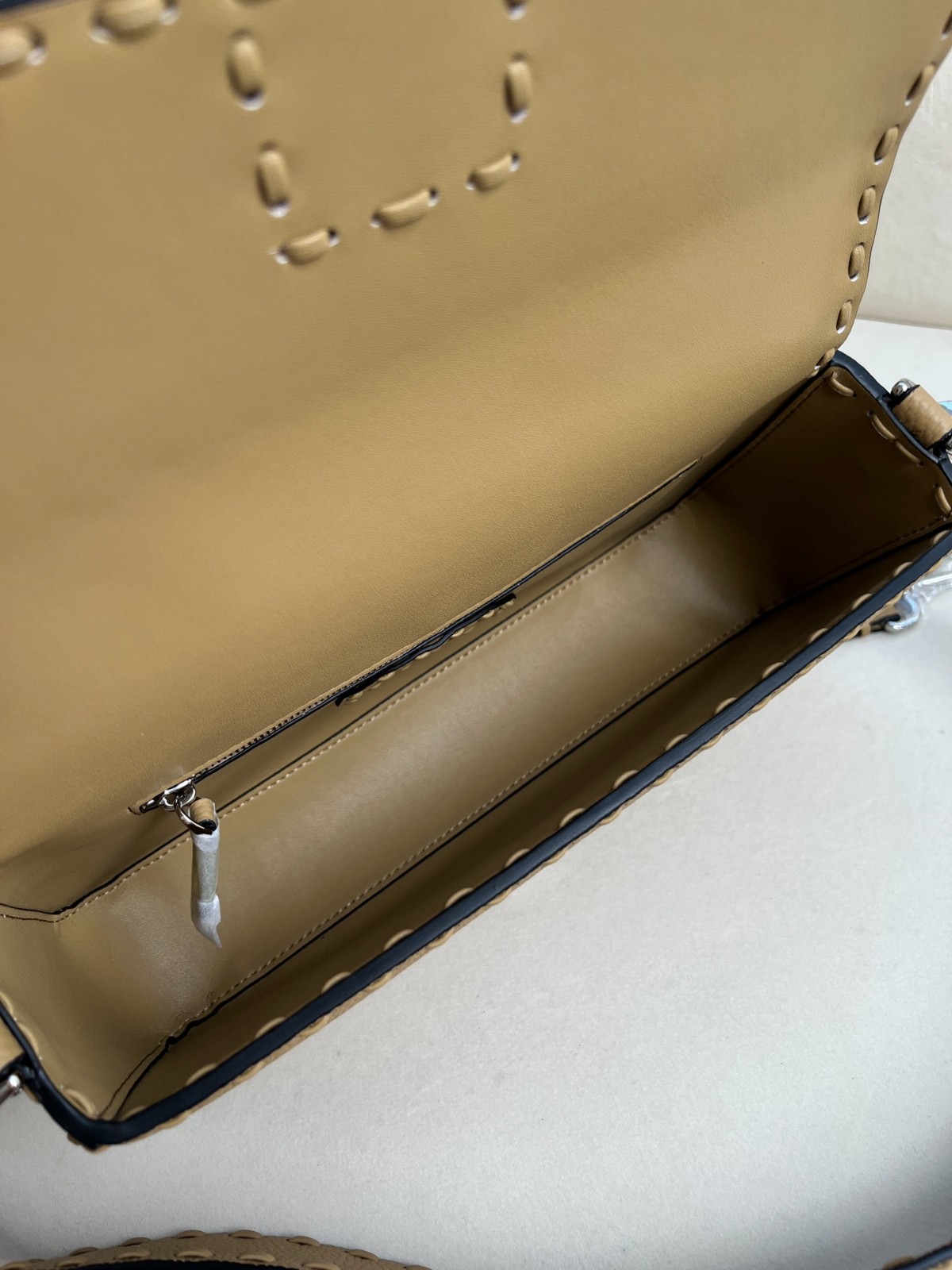 014 84123223 size 26x13x6cm