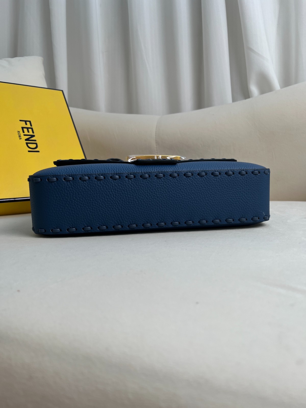 012 84123223 size 26x13x6cm