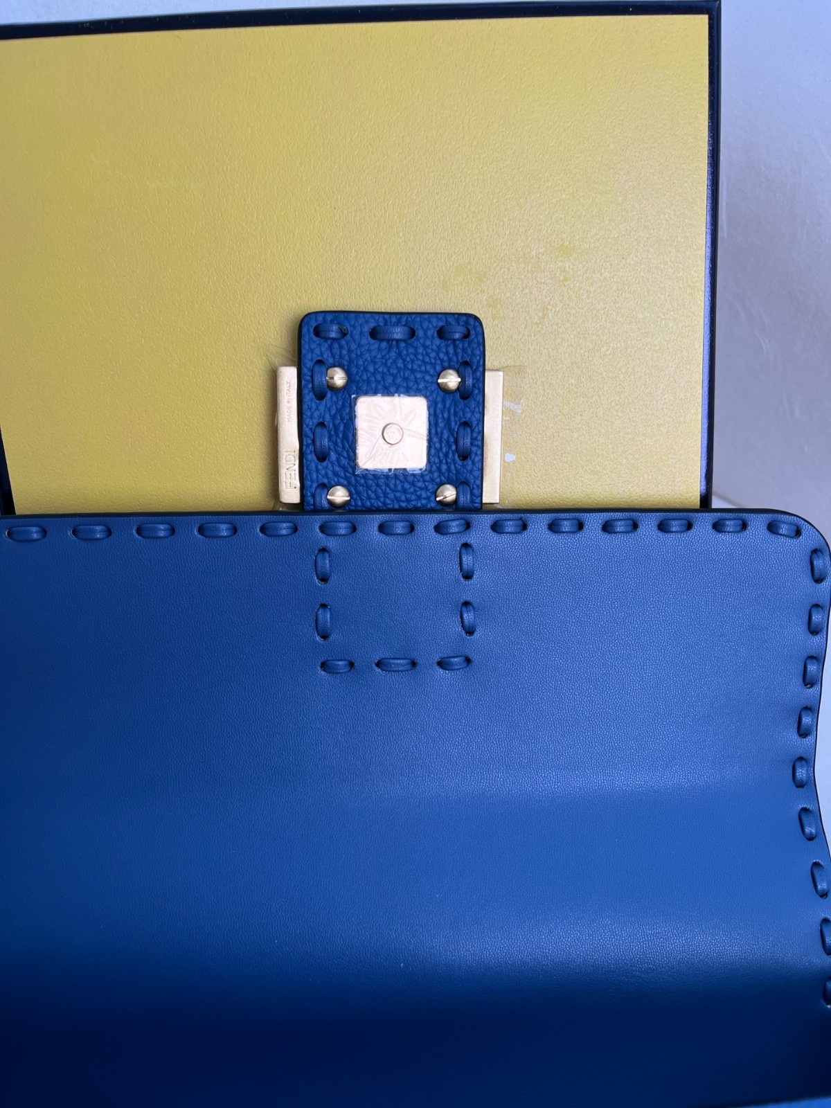 012 84123223 size 26x13x6cm