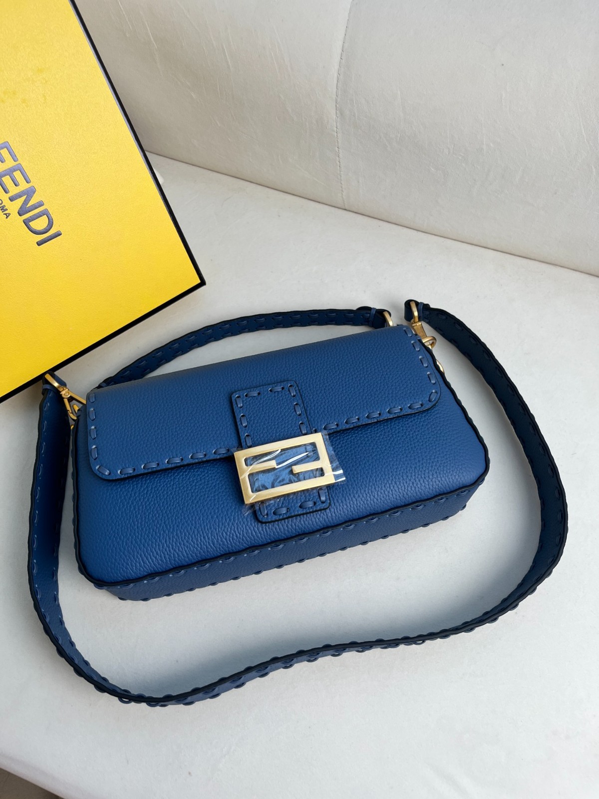 012 84123223 size 26x13x6cm