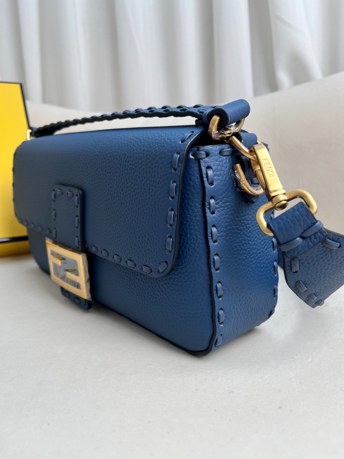 012 84123223 size 26x13x6cm