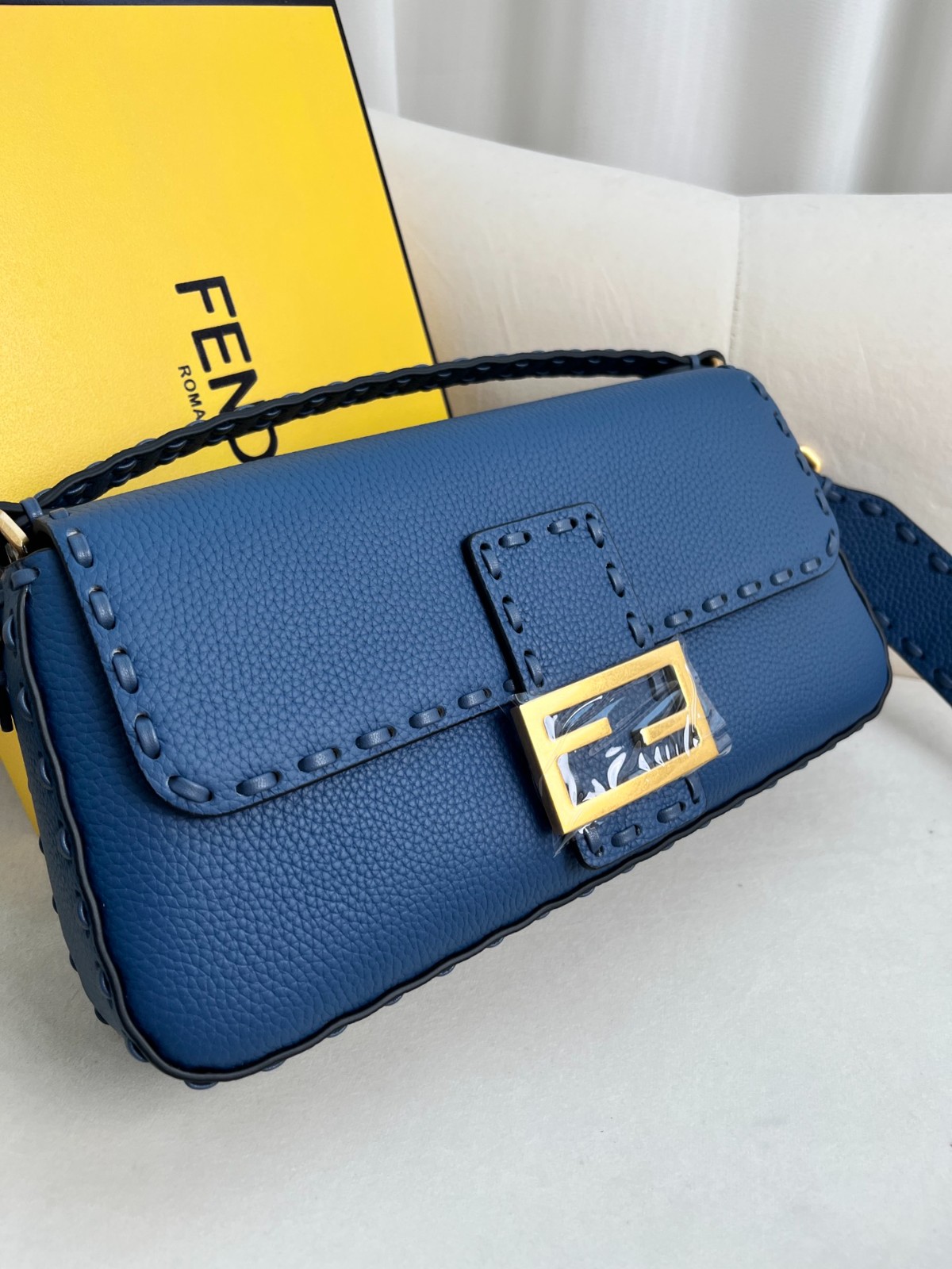 012 84123223 size 26x13x6cm