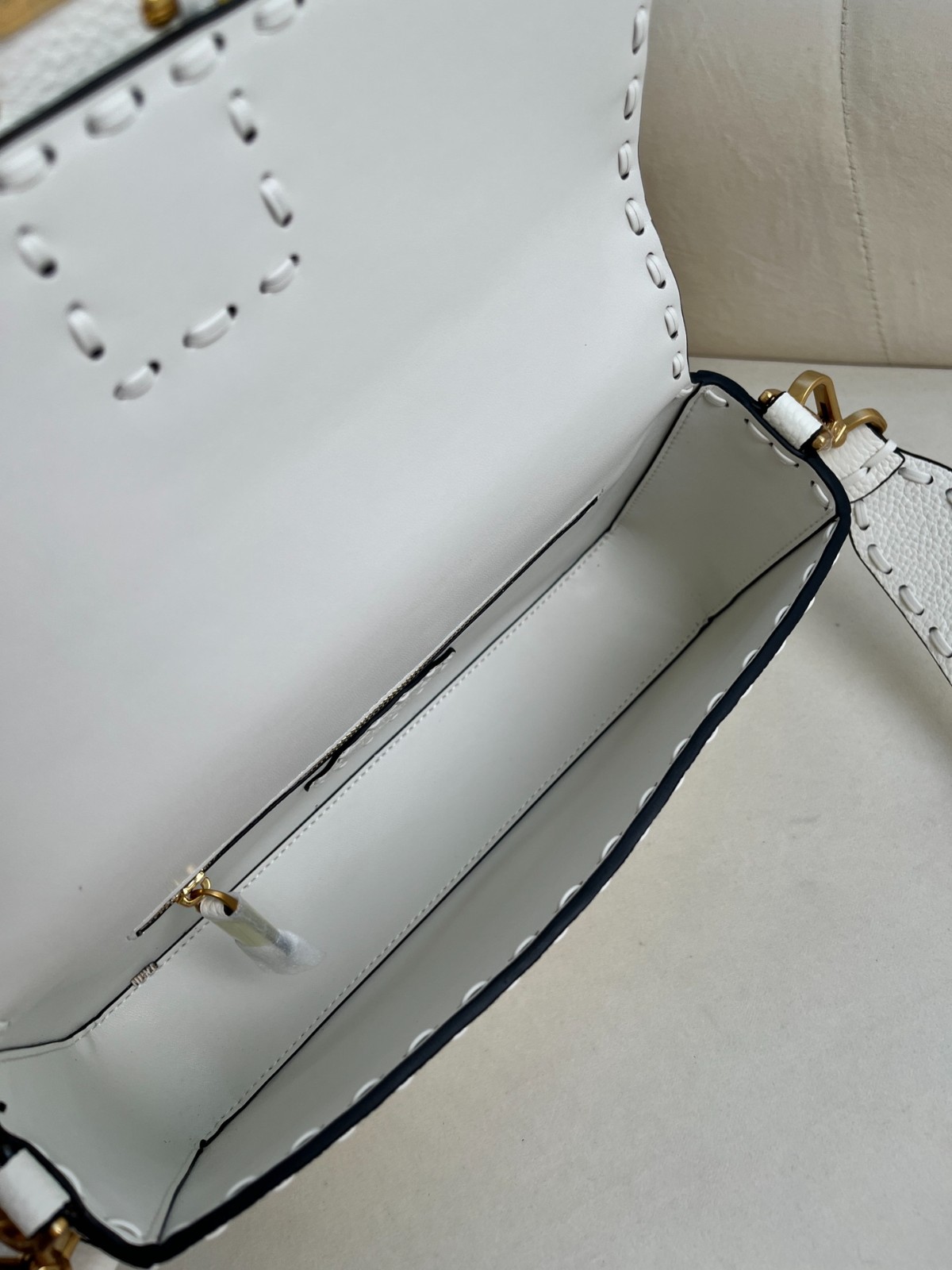 011 84123223 size 26x13x6cm