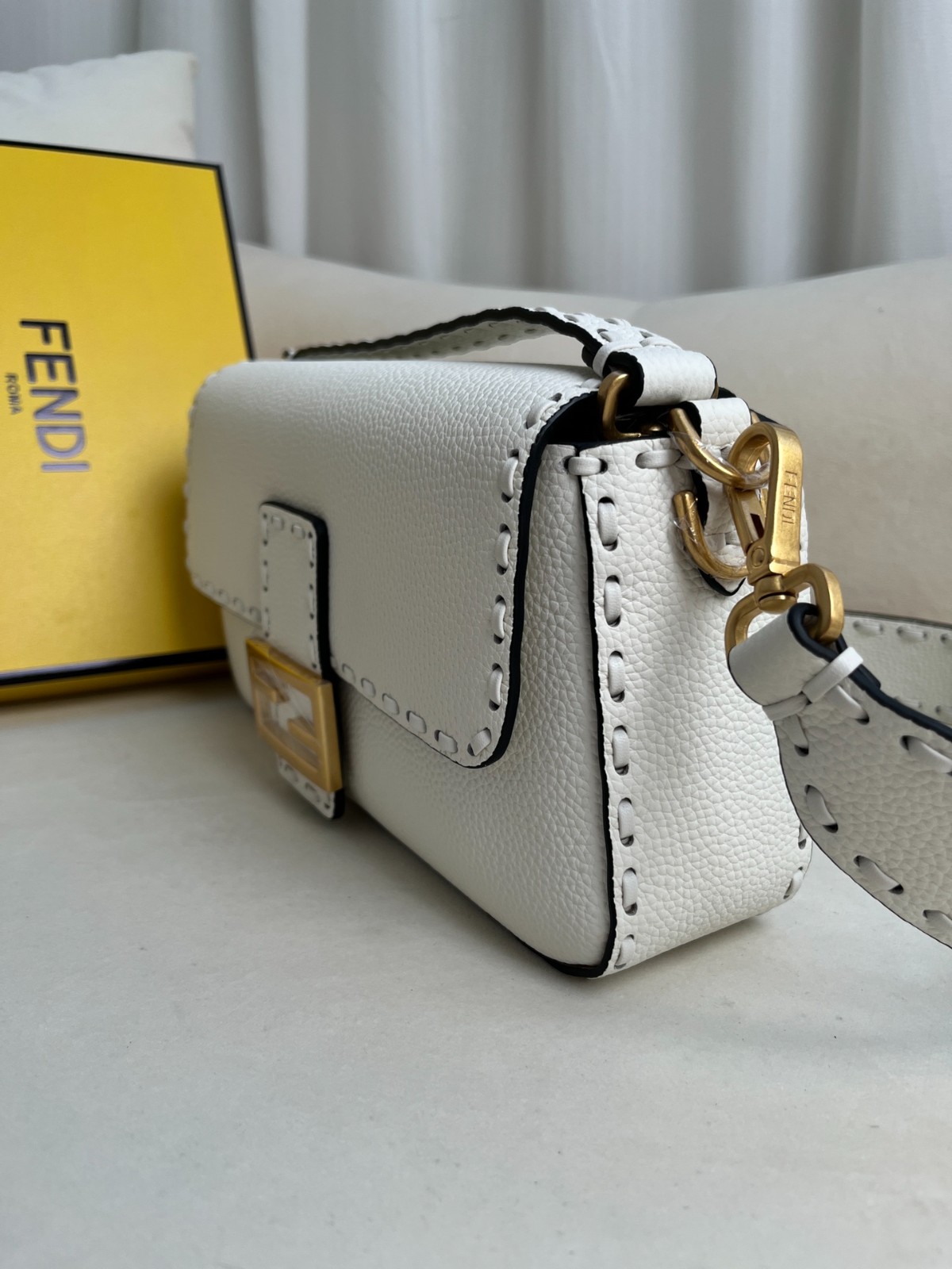 011 84123223 size 26x13x6cm