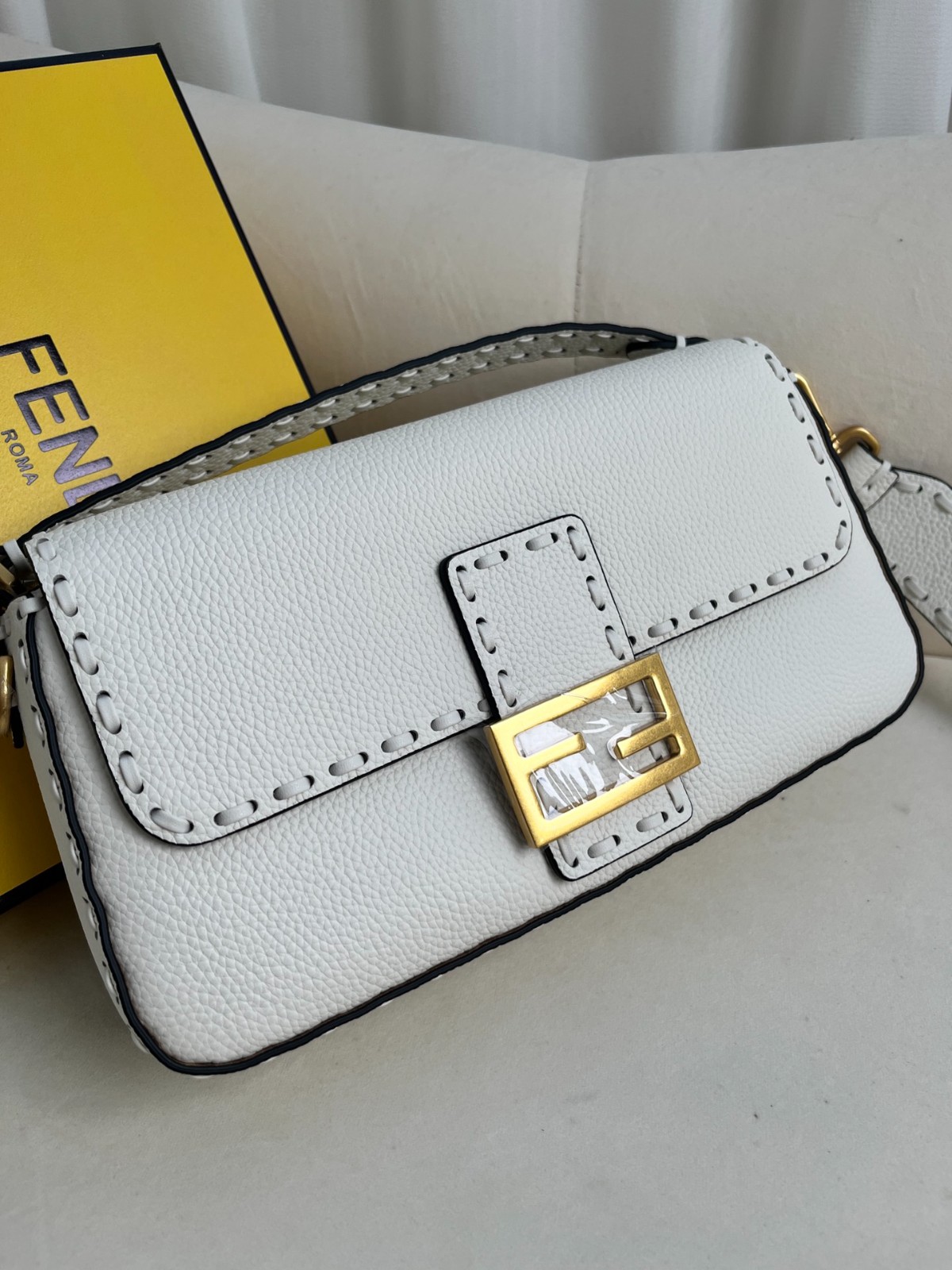 011 84123223 size 26x13x6cm