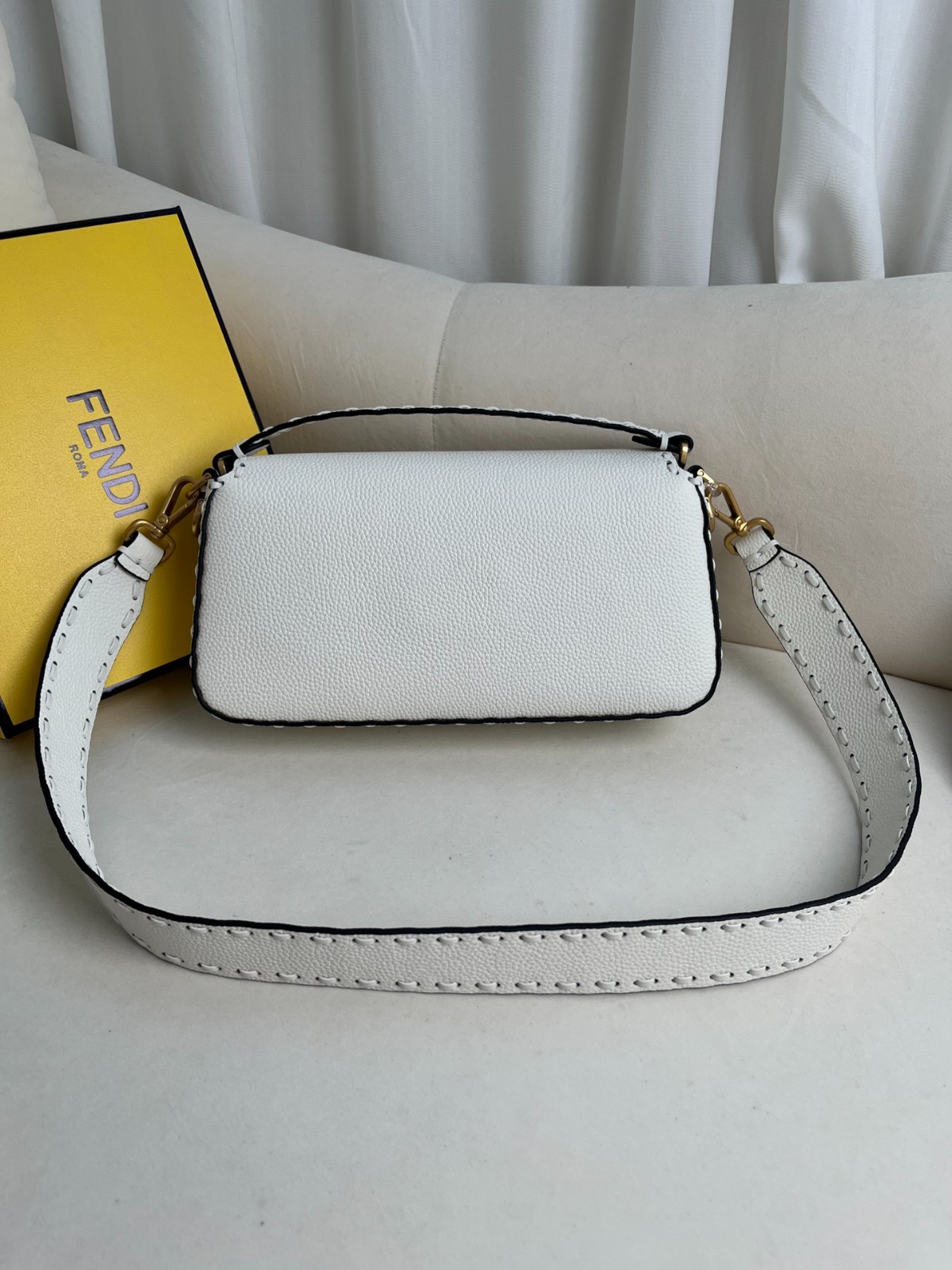 011 84123223 size 26x13x6cm