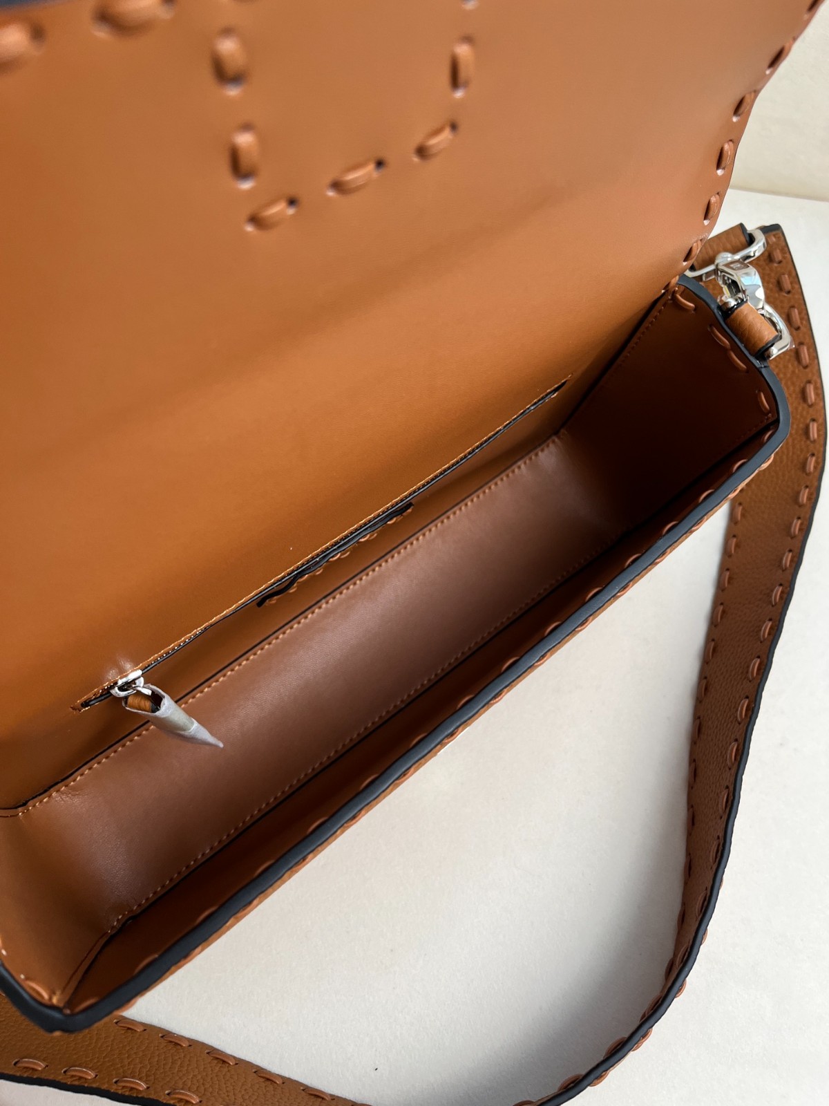 010 84123223 size 26x13x6cm