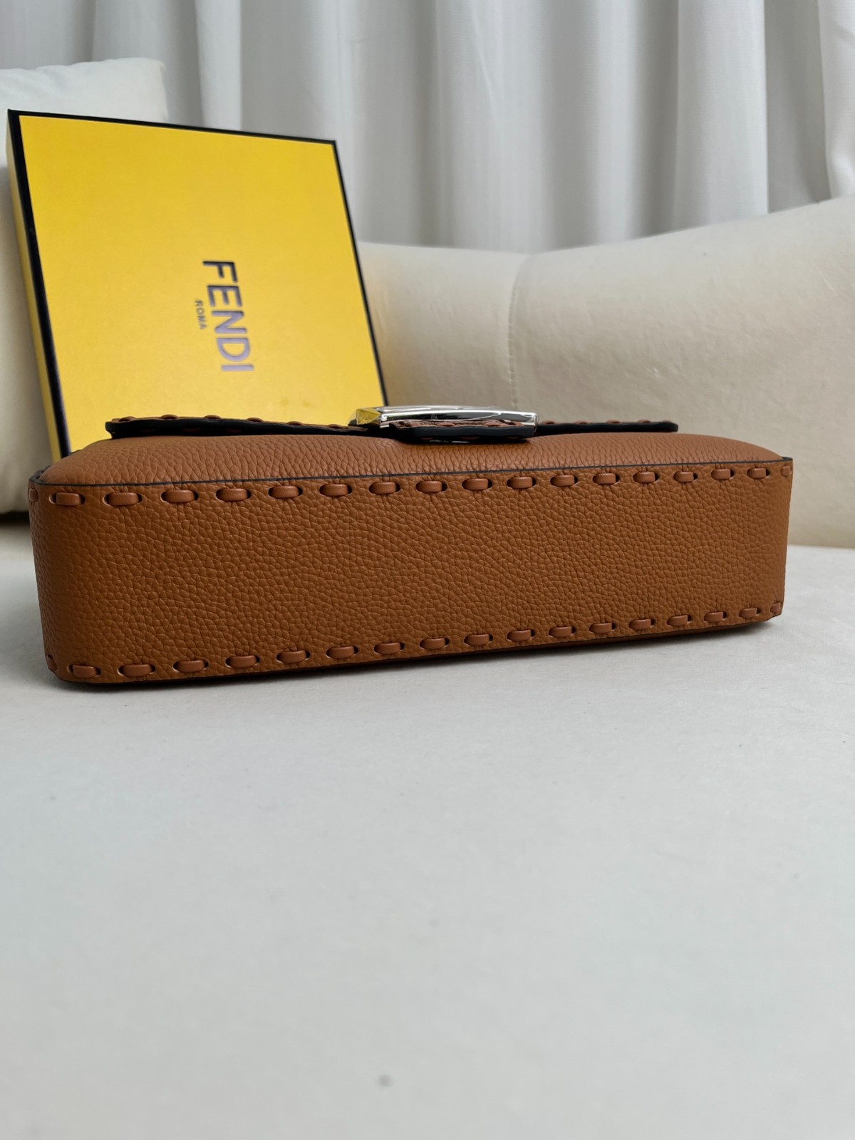 010 84123223 size 26x13x6cm