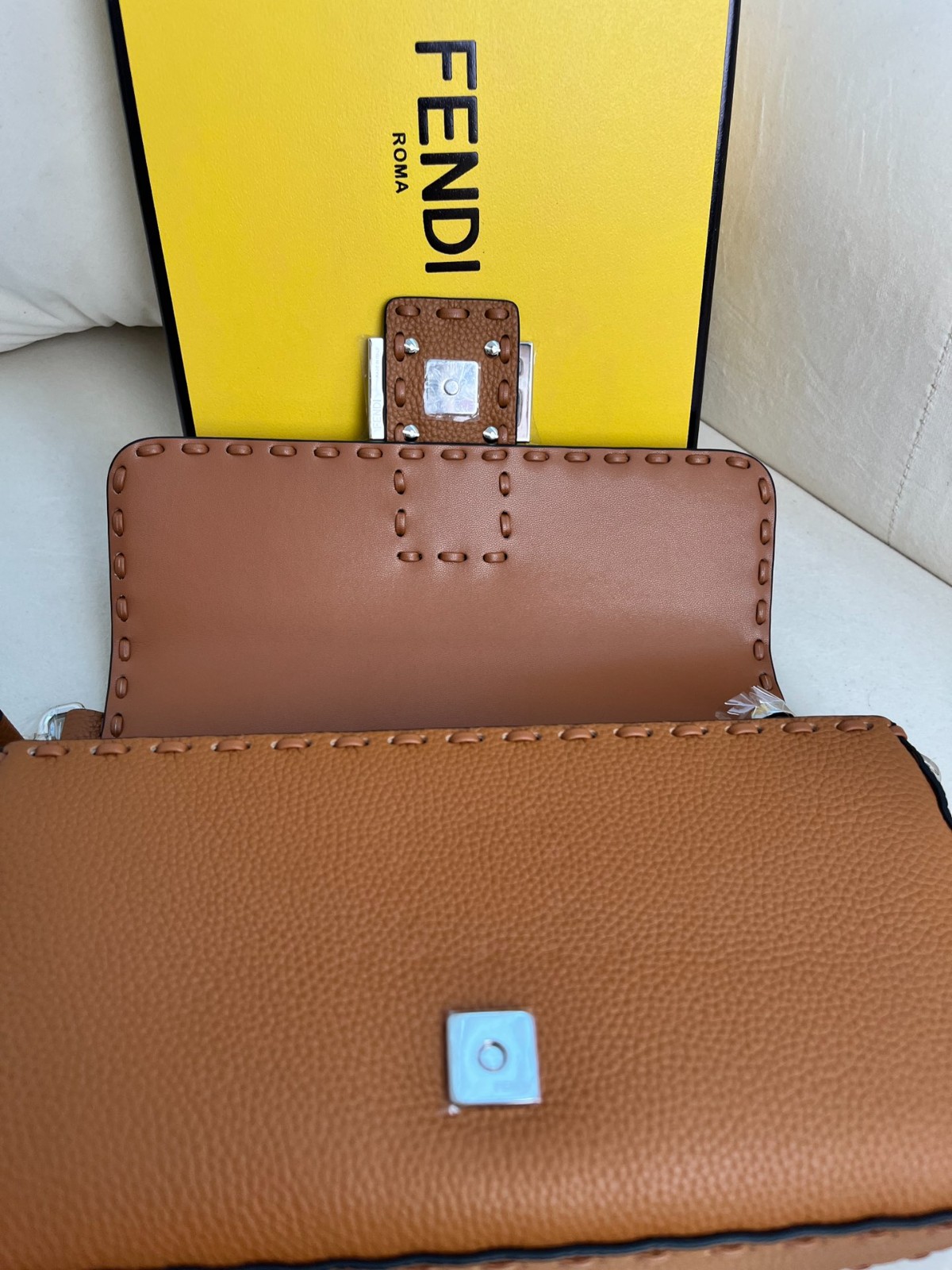 010 84123223 size 26x13x6cm