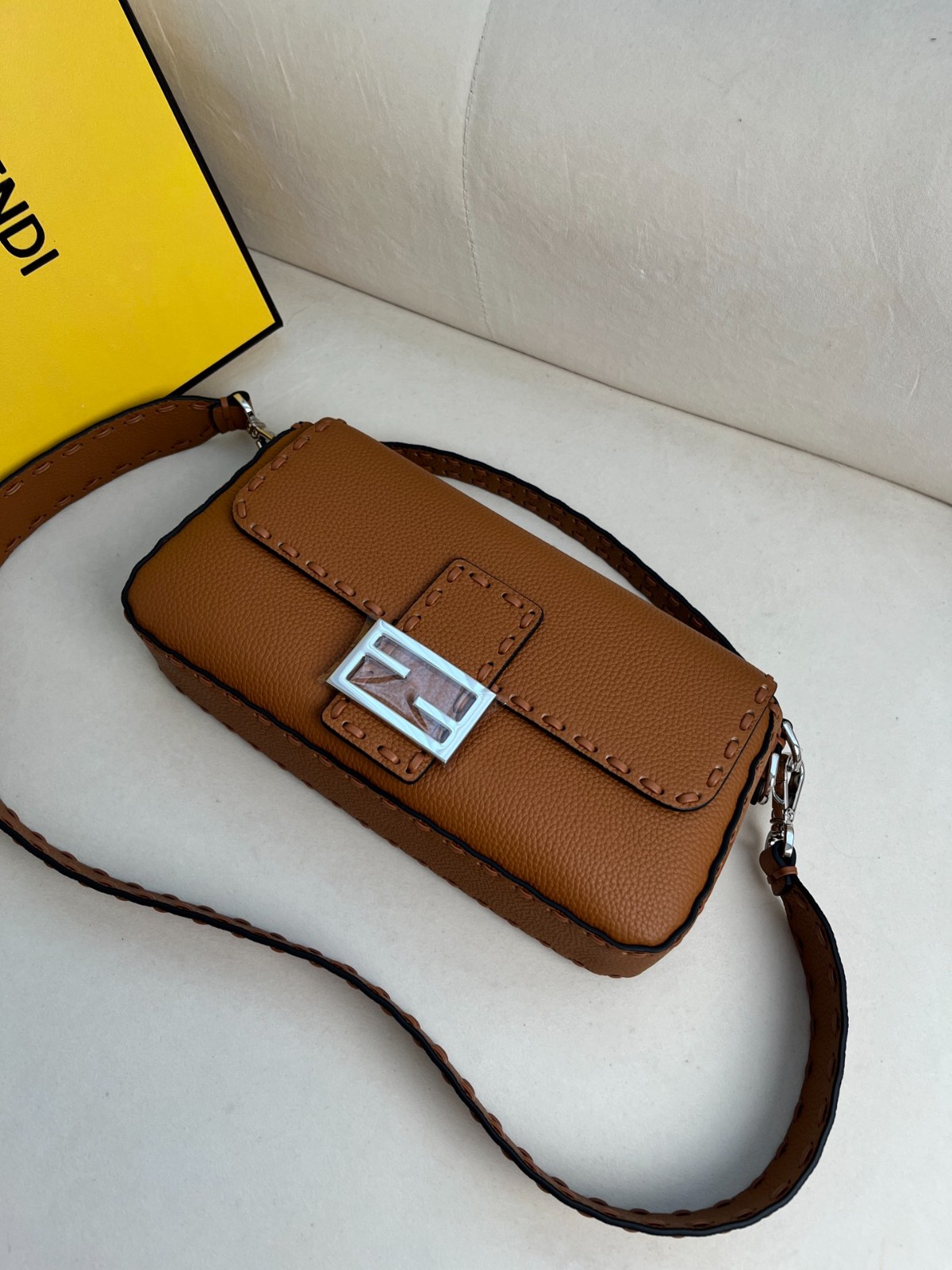 010 84123223 size 26x13x6cm