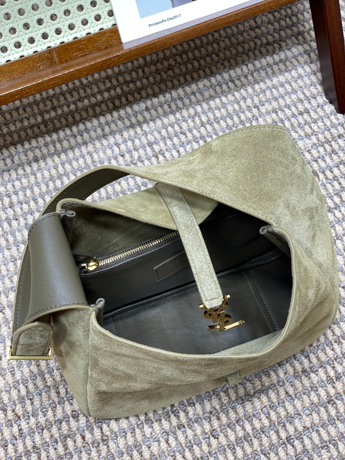 017 68123209 size 22x22x10cm