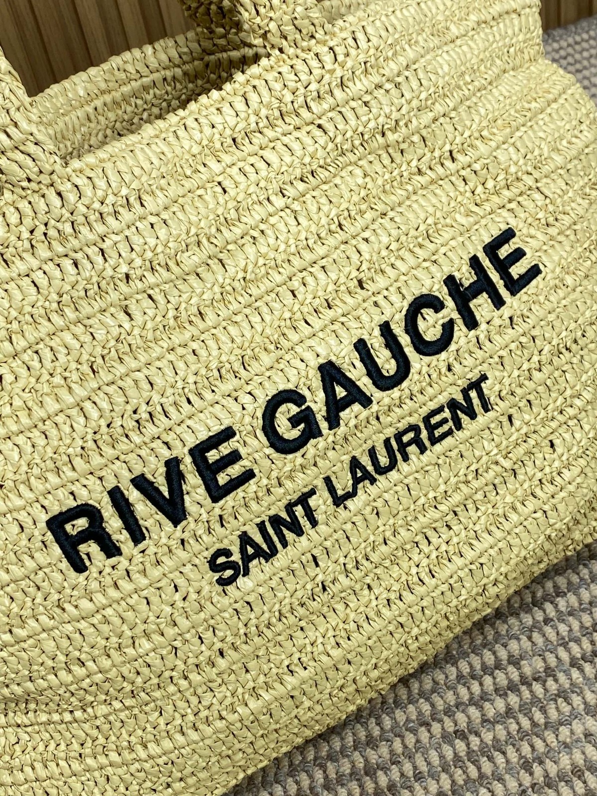 008 70123242 size 38×35×14.5cm