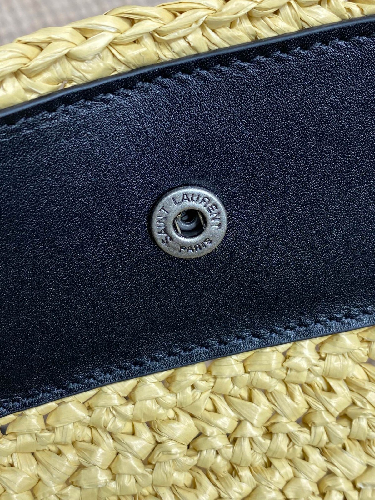007 80123222 size 48×36×16cm