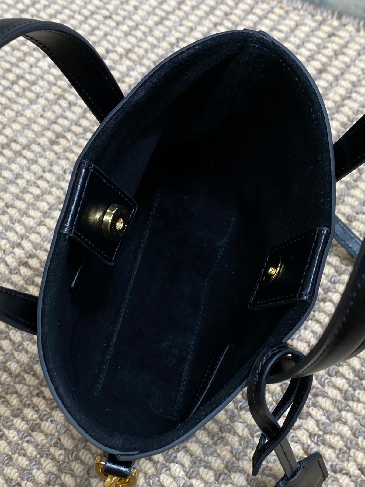 002 58123174 size 18x17x8cm