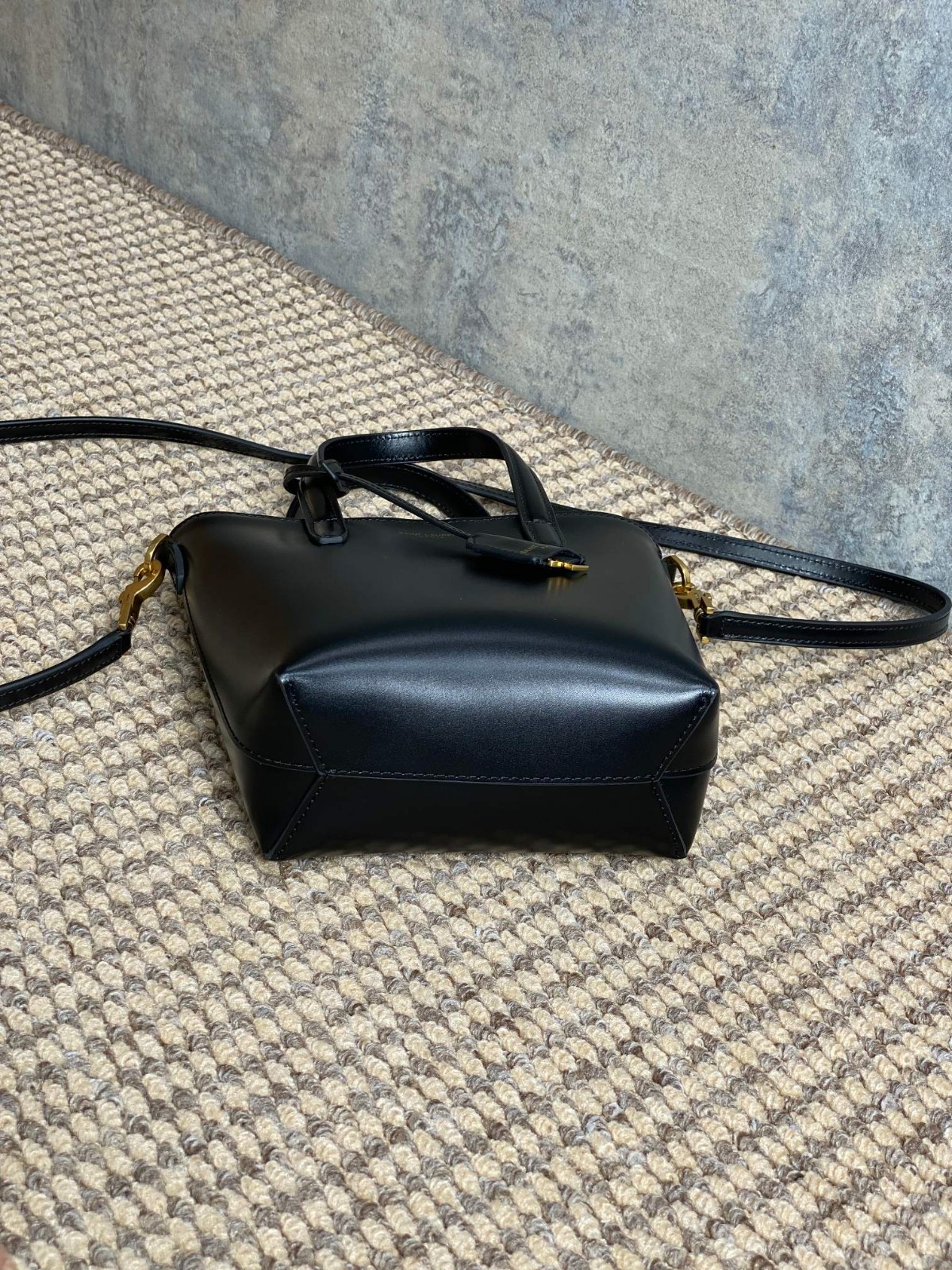 002 58123174 size 18x17x8cm