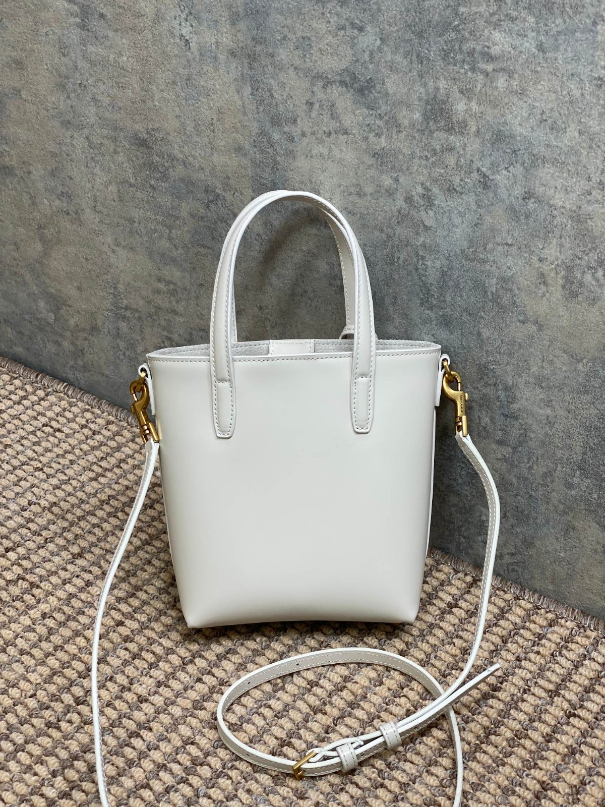 001 58123174 size 18x17x8cm
