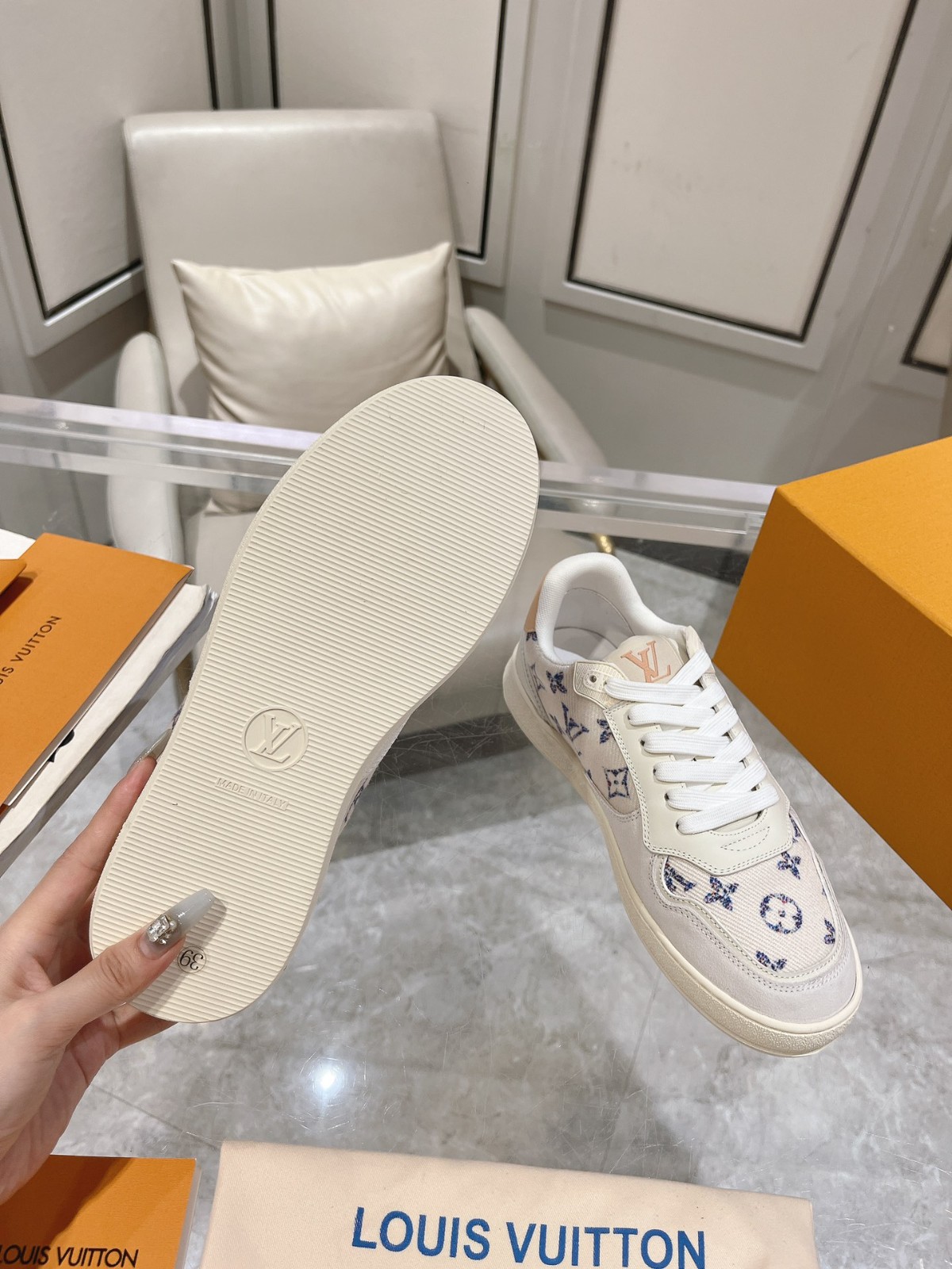 055 36123131 size 35-46