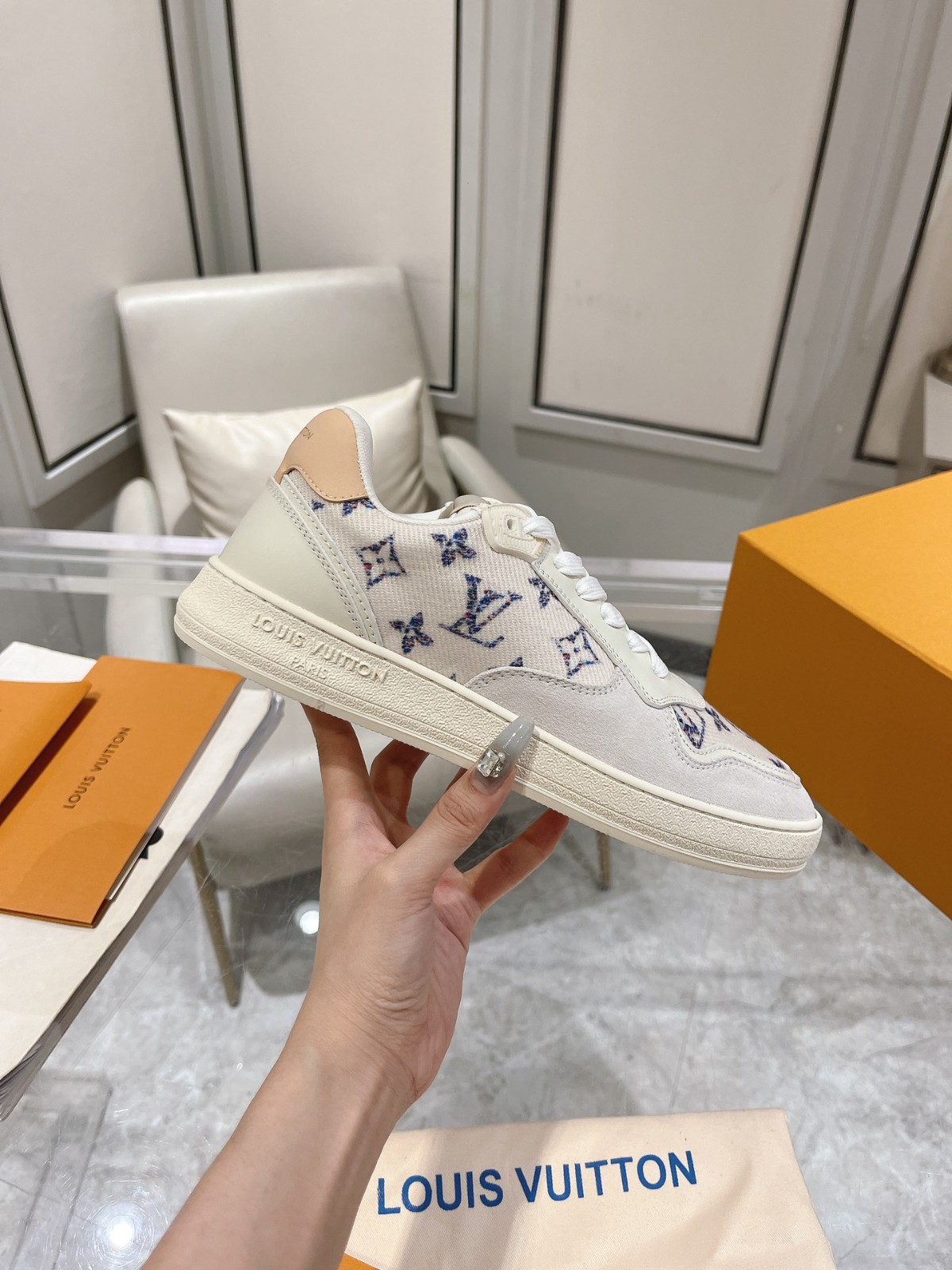 055 36123131 size 35-46