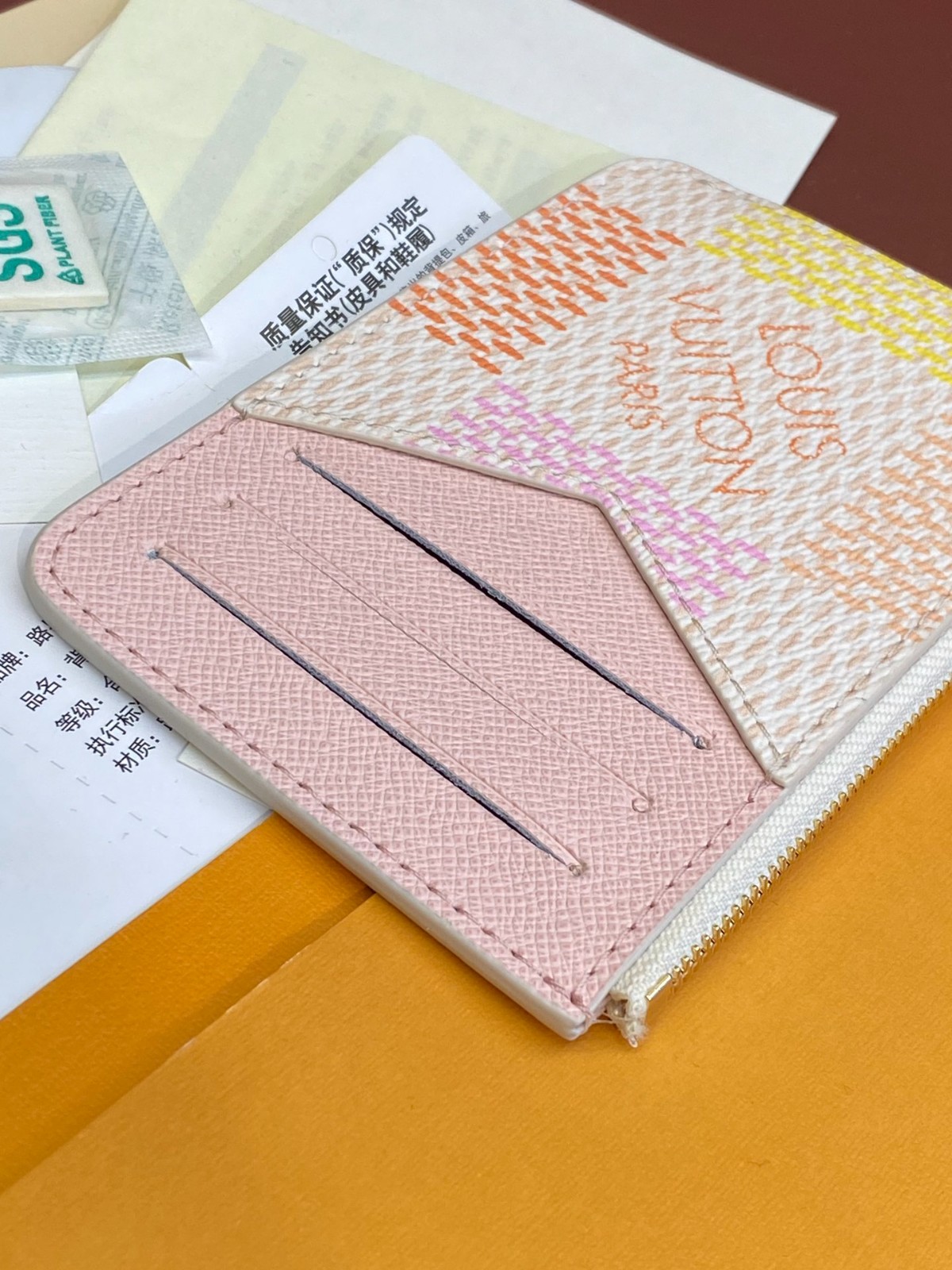 013 20123098 size 12x8x0.8cm
