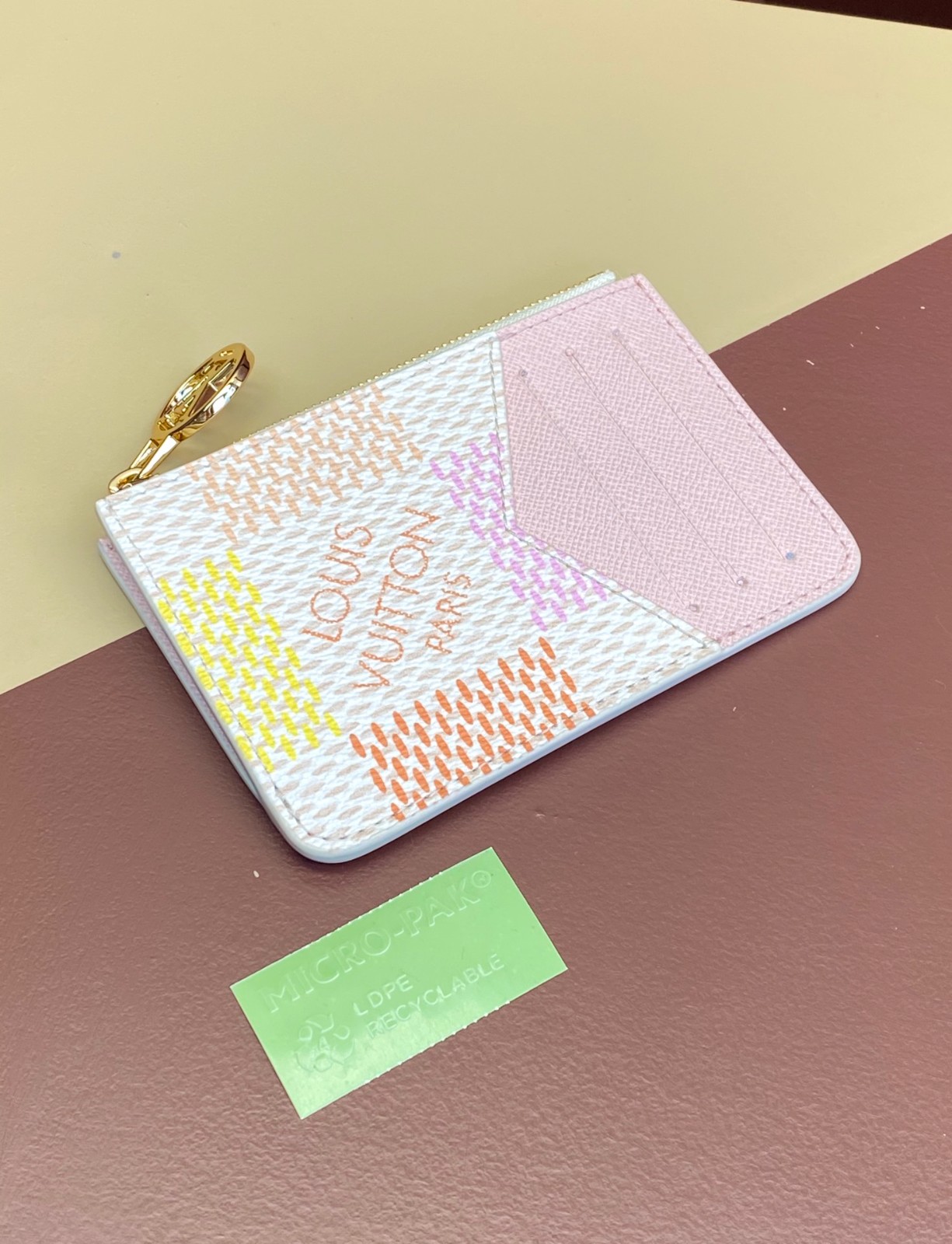 013 20123098 size 12x8x0.8cm