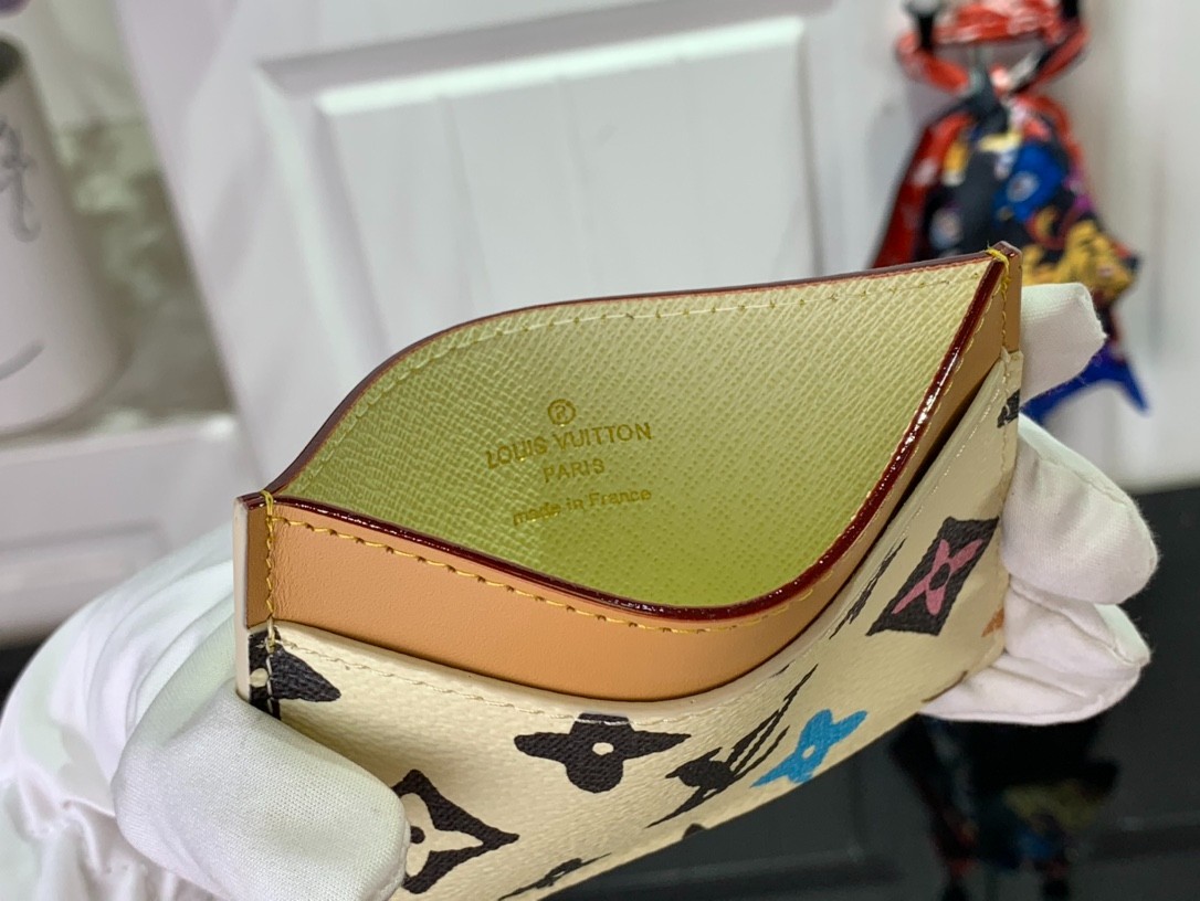 004 16123067 size 11x7x0.5cm