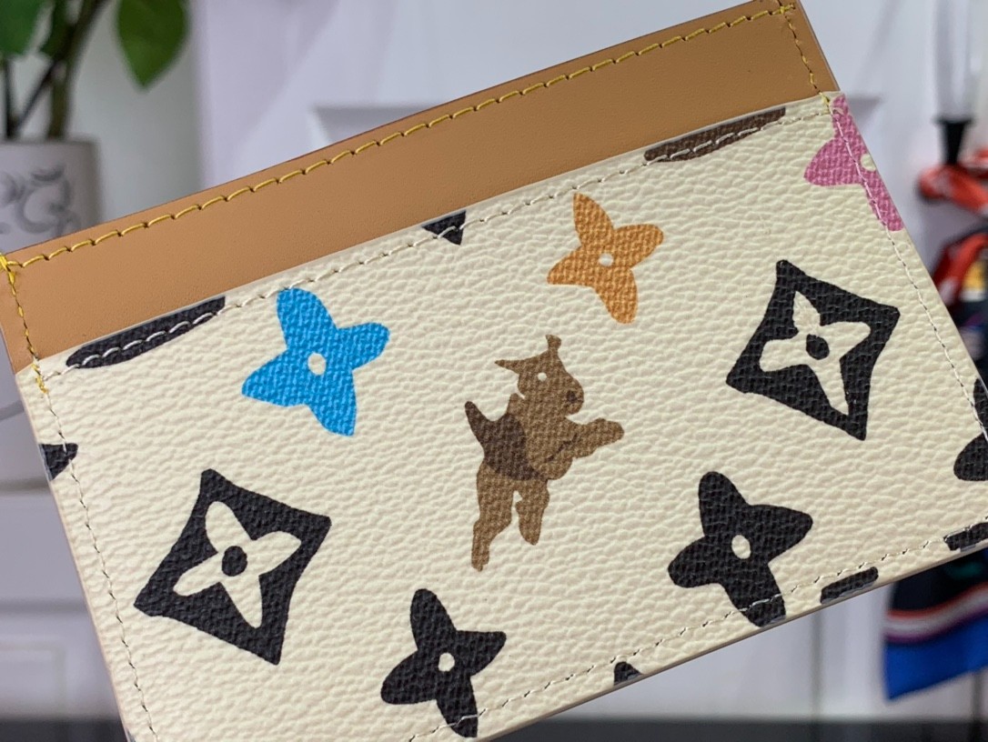 004 16123067 size 11x7x0.5cm