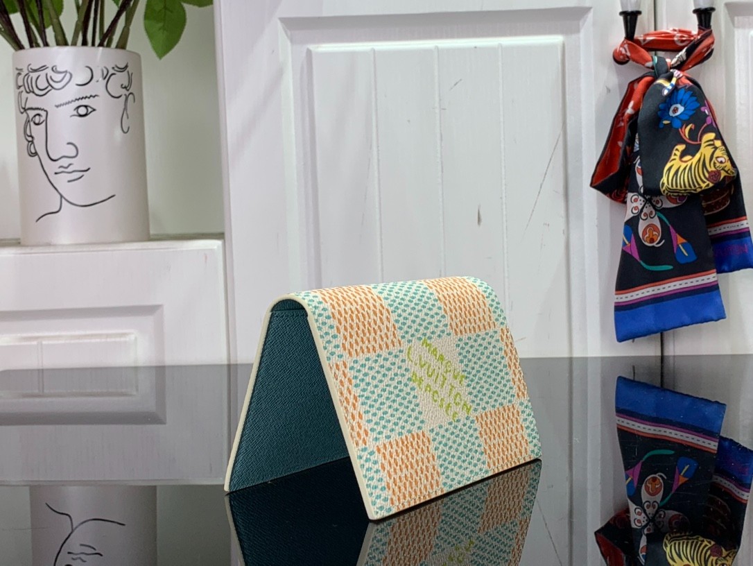 002 15123072 size 10x14x2.5cm