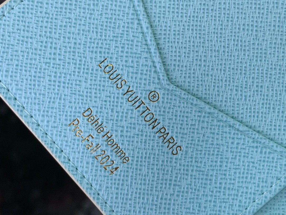 002 15123072 size 10x14x2.5cm