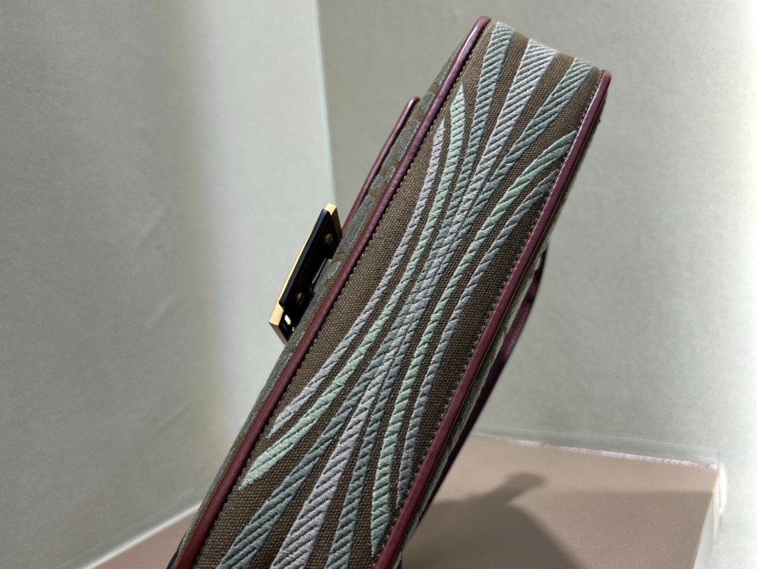 013 66123199 size 26x13x6cm