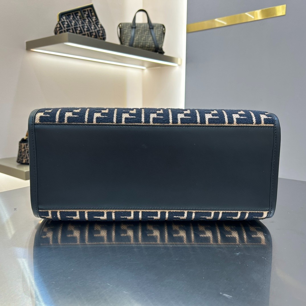 011 size 36x17x31cm