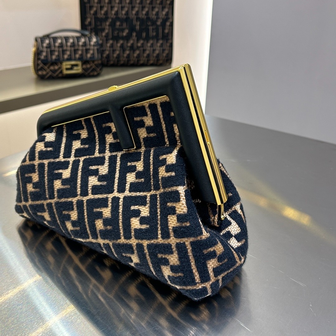 007 size 26x9.5x18cm