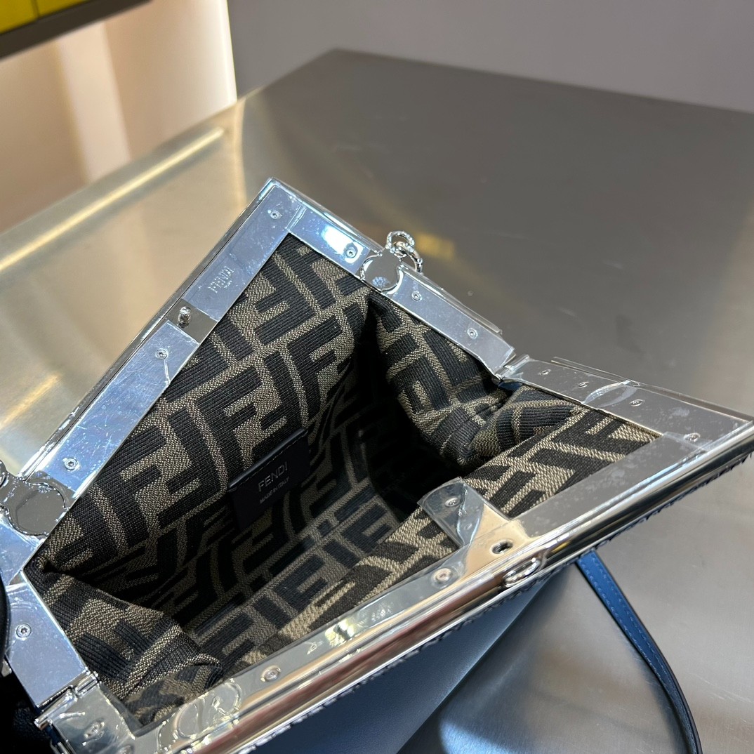 004 90123236 size 26x9.5x18cm
