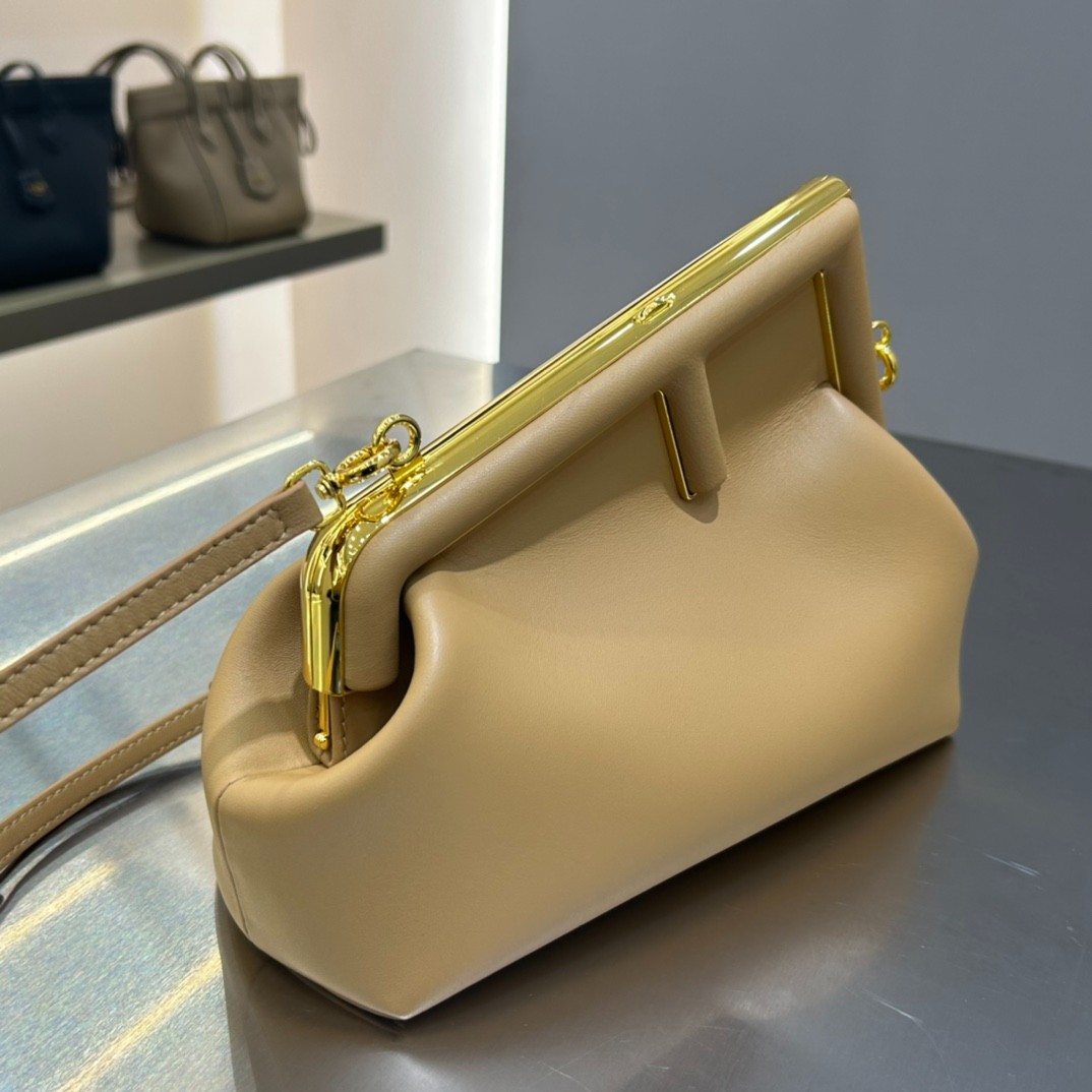 002 65123198;70123202 size 26x9.5x18cm;size 32.5x15x23.5cm