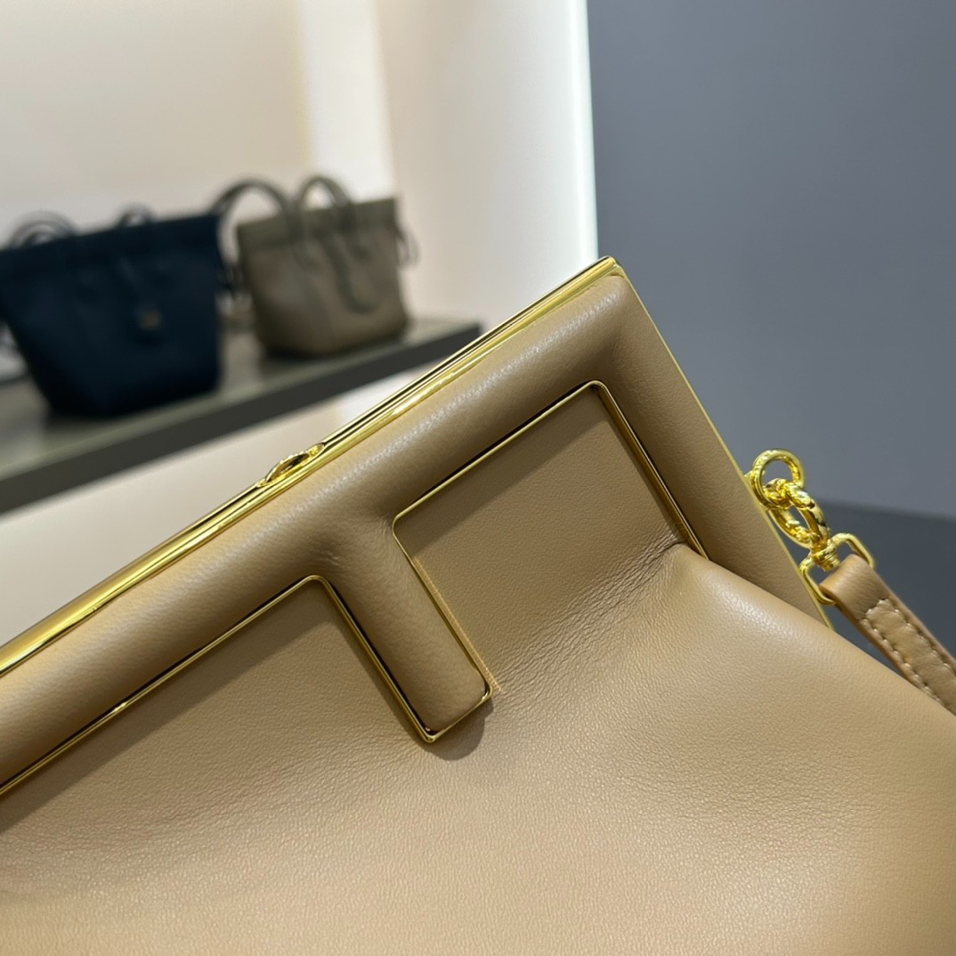 002 65123198;70123202 size 26x9.5x18cm;size 32.5x15x23.5cm