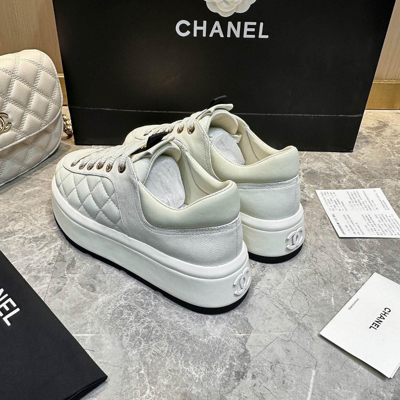 007 size 35–41