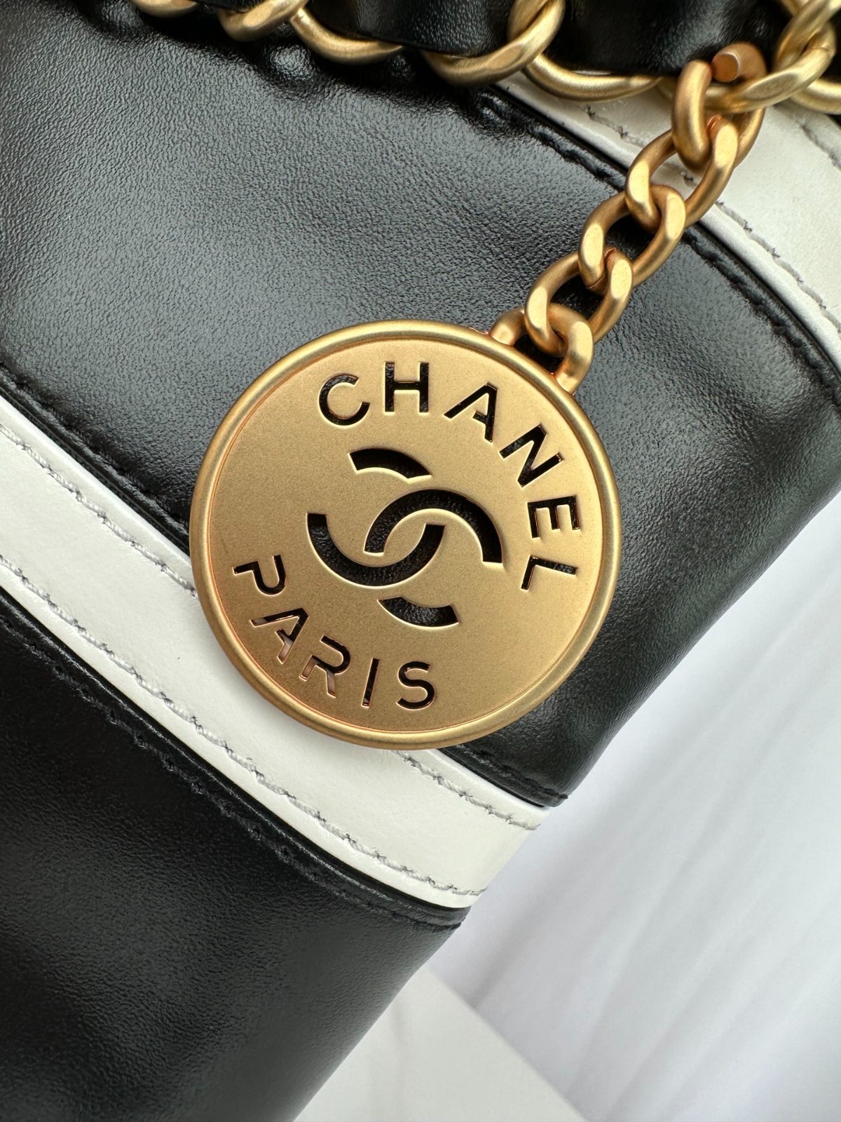 058 78123209;82123221 size 35x37x7cm;size 39x42x8cm