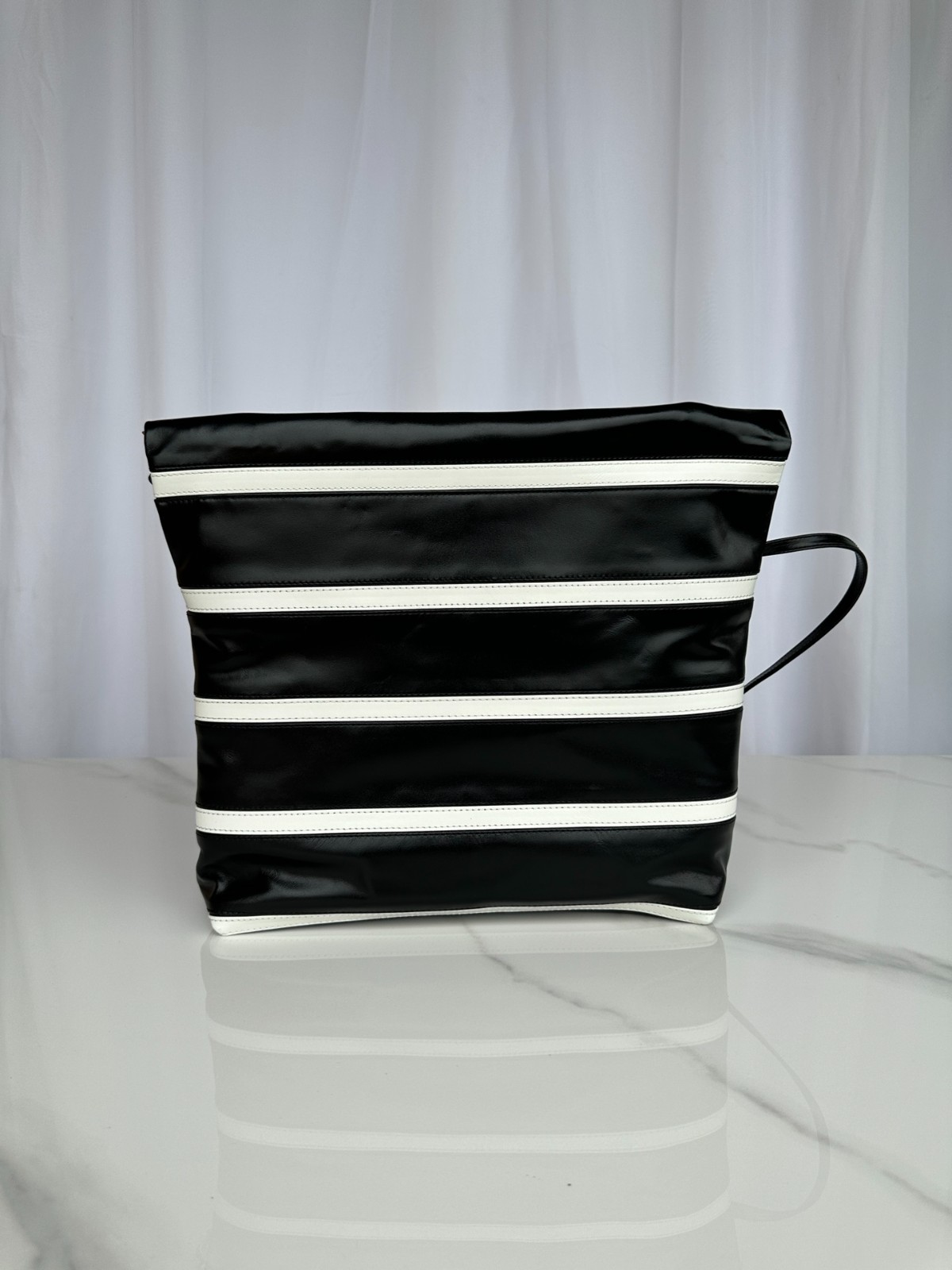 058 78123209;82123221 size 35x37x7cm;size 39x42x8cm