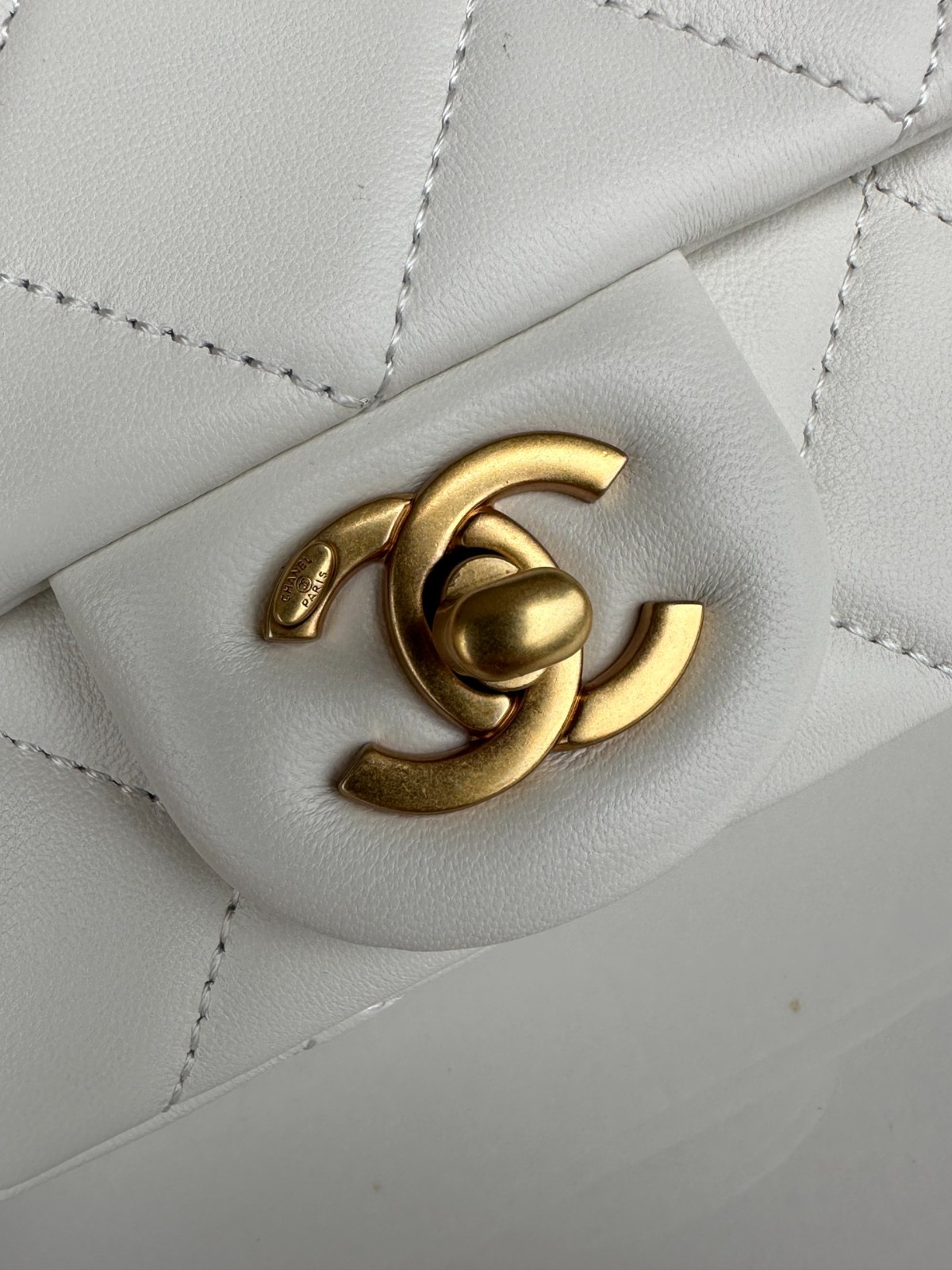 054 68123207;70123209 size 18x13x7cm ;size 21x14x7cm