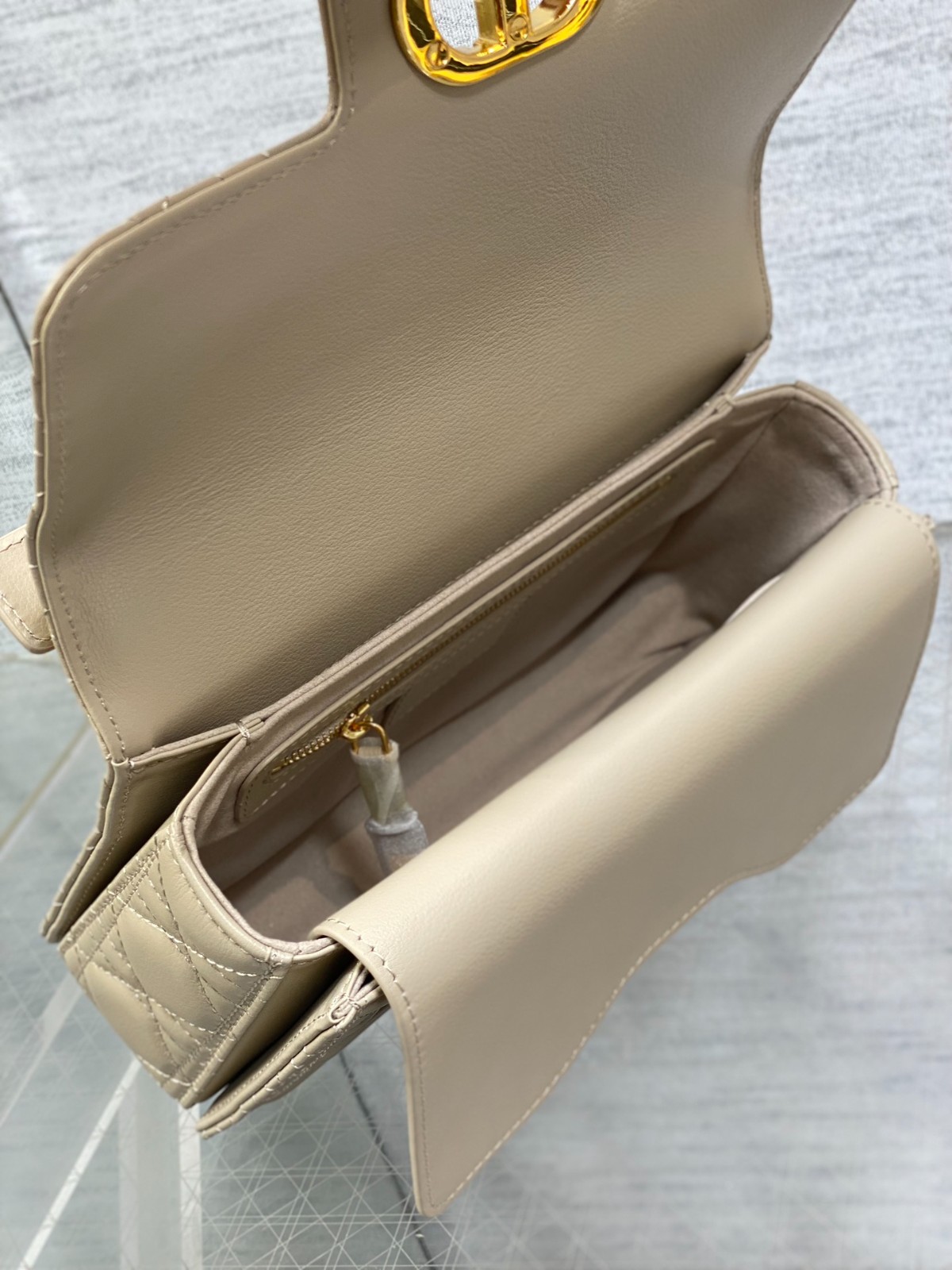 106 75123214 size 22x8x14cm
