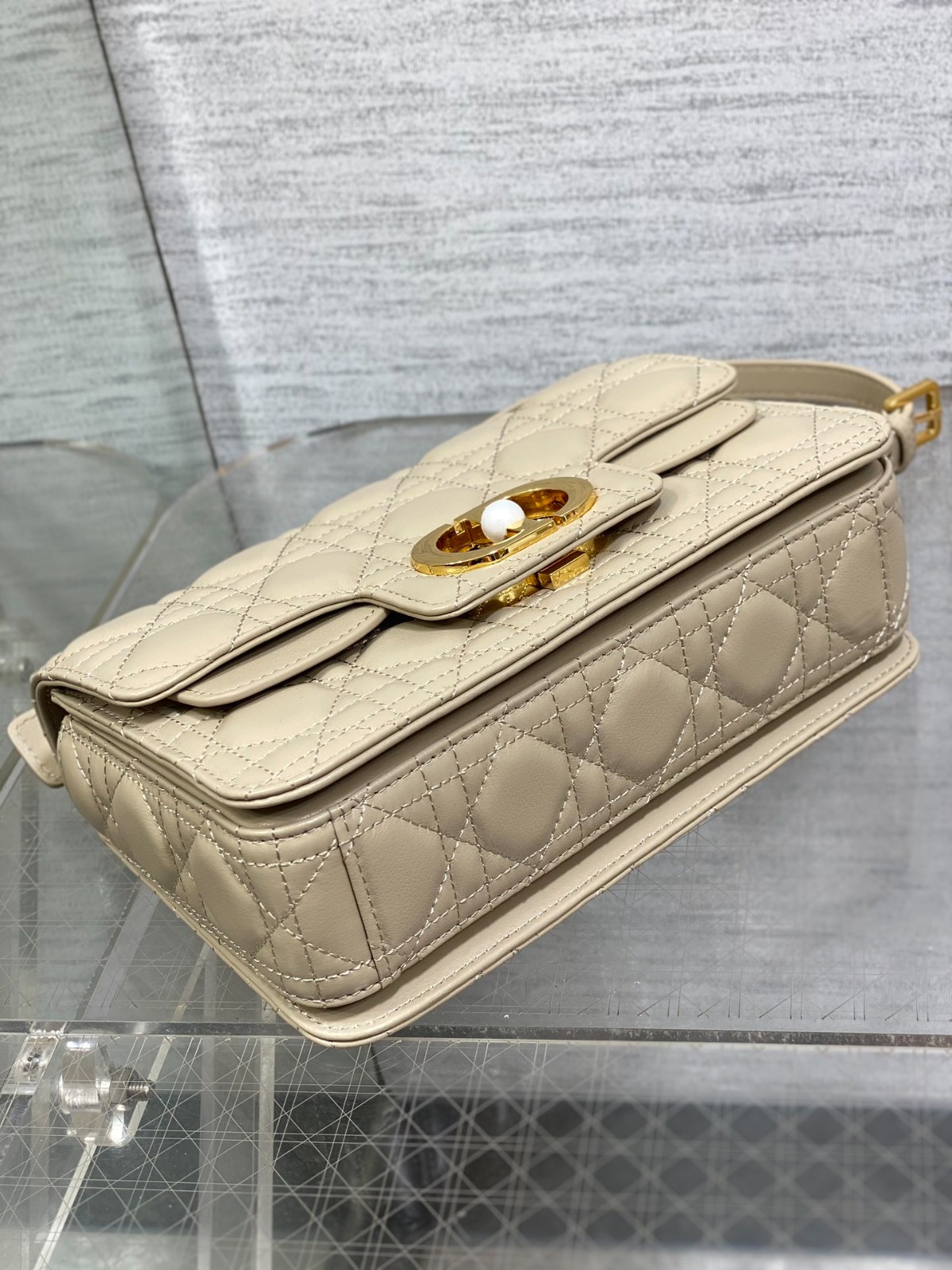 106 75123214 size 22x8x14cm
