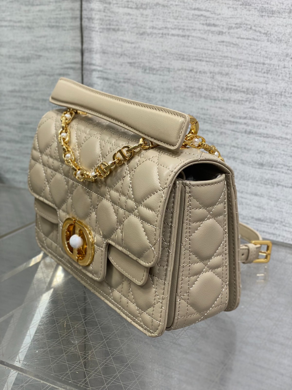 106 75123214 size 22x8x14cm
