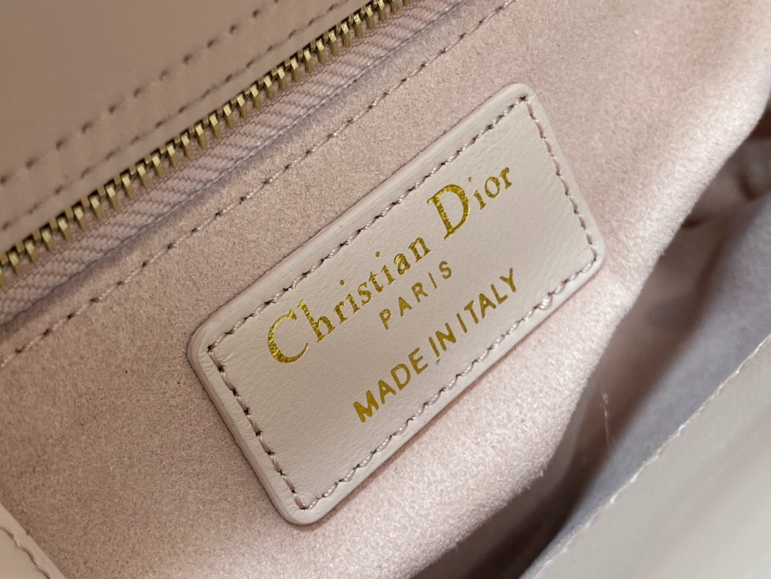 103 70123212;75123217 size 17x7x15cm;size 20x8x17cm