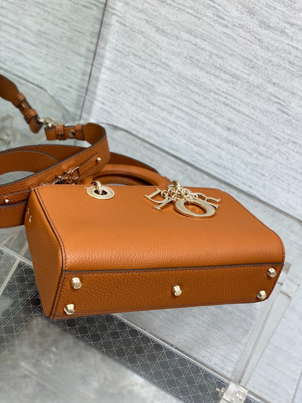 096 70123199;72123201 size 26x8x15cm;size 30x13x20cm