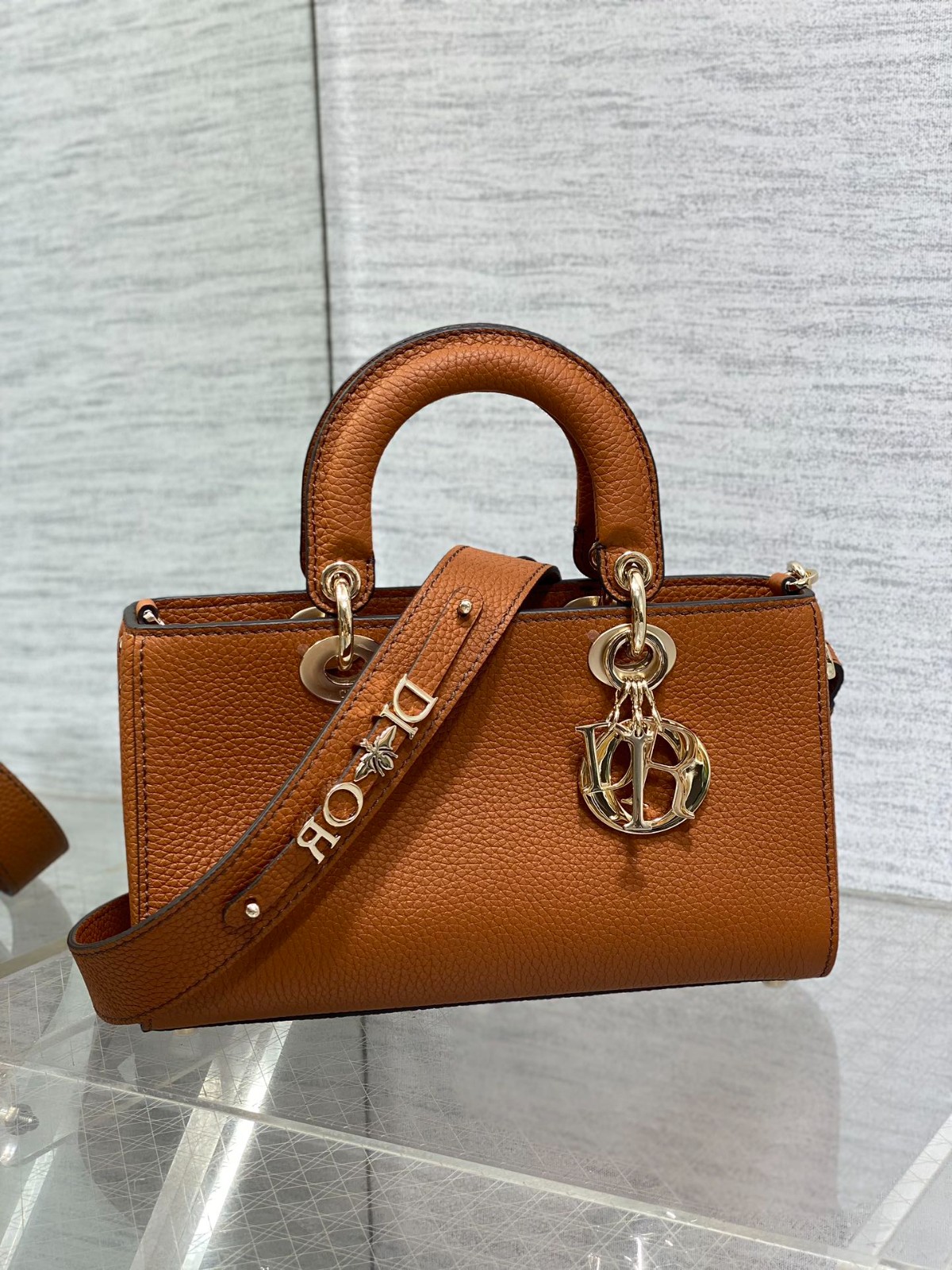 096 70123199;72123201 size 26x8x15cm;size 30x13x20cm