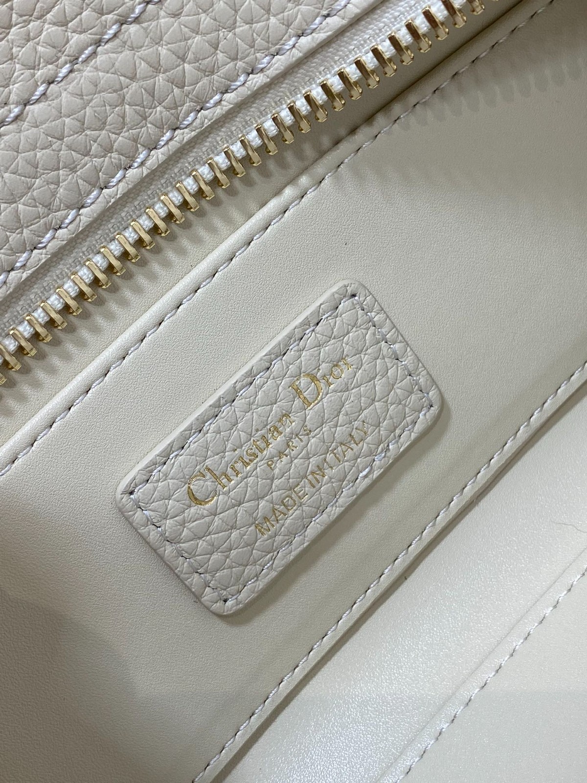 093 70123199;72123201 size 26x8x15cm;size 30x13x20cm